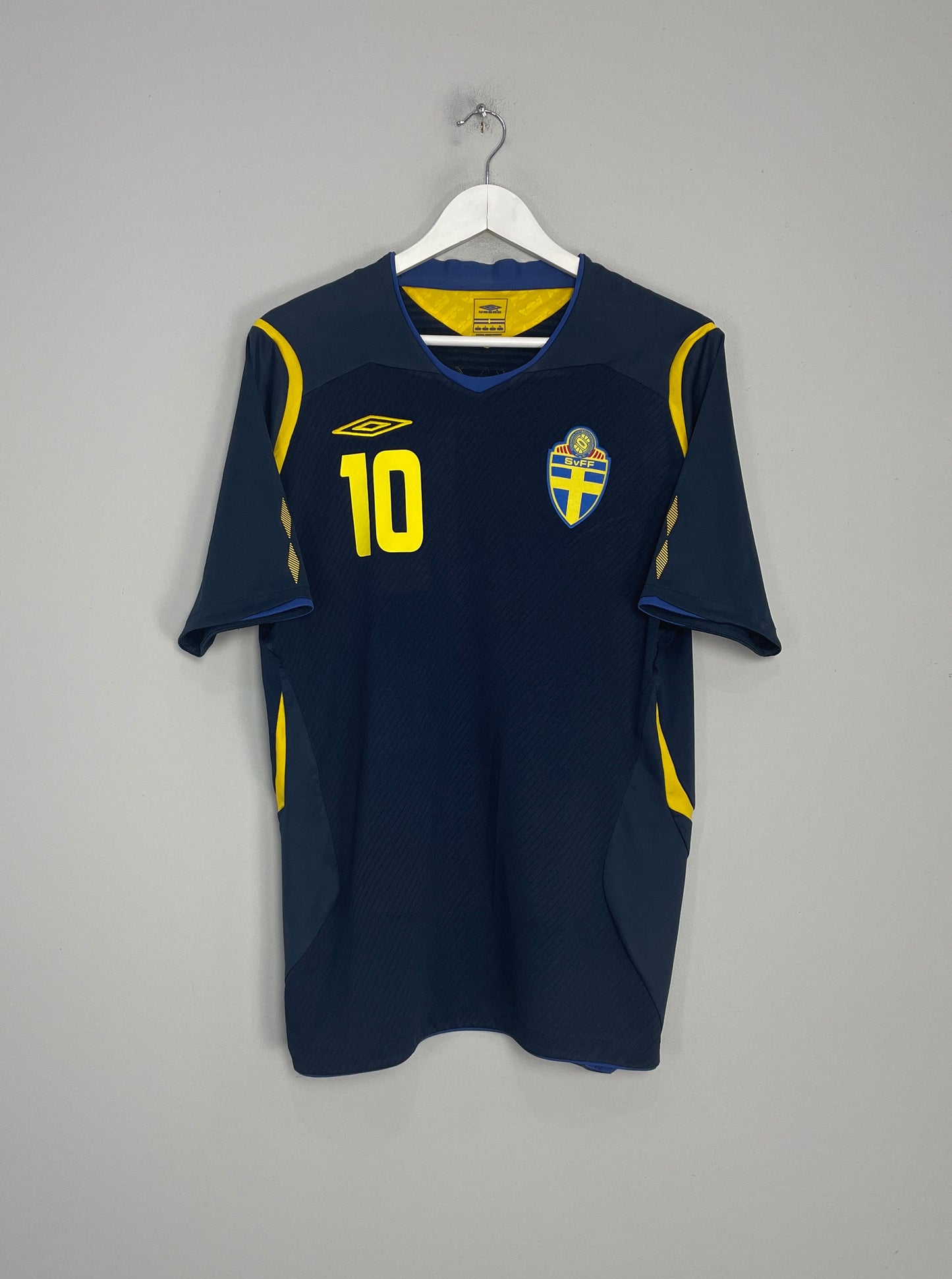 2008/09 SWEDEN IBRAHIMOVIC #10 AWAY SHIRT (L) UMBRO