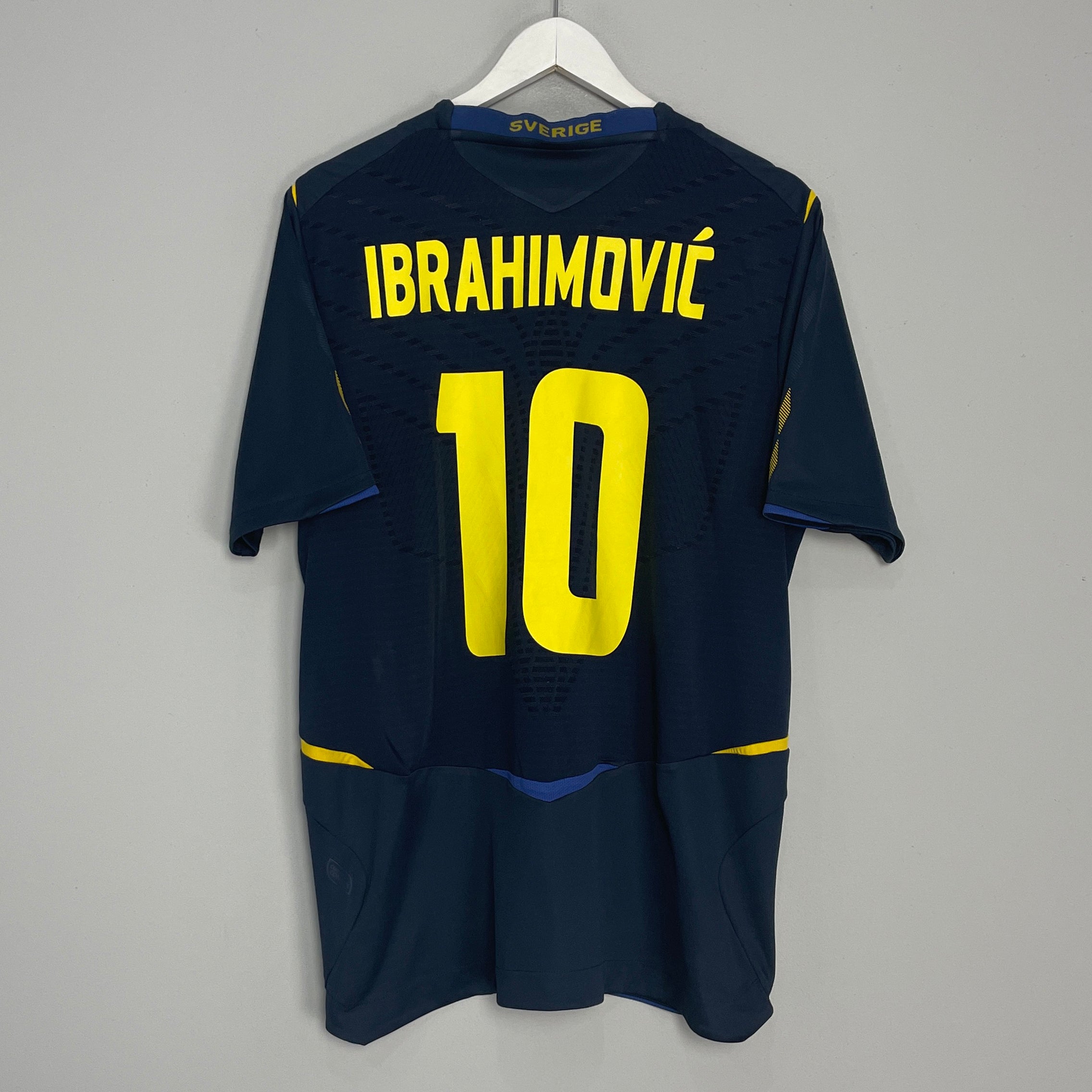 Shop 2008/09 SWEDEN IBRAHIMOVIC #10 AWAY SHIRT (L) UMBRO, classic football shirts, vintage football shirts & retro soccer jerseys at Cult Kits