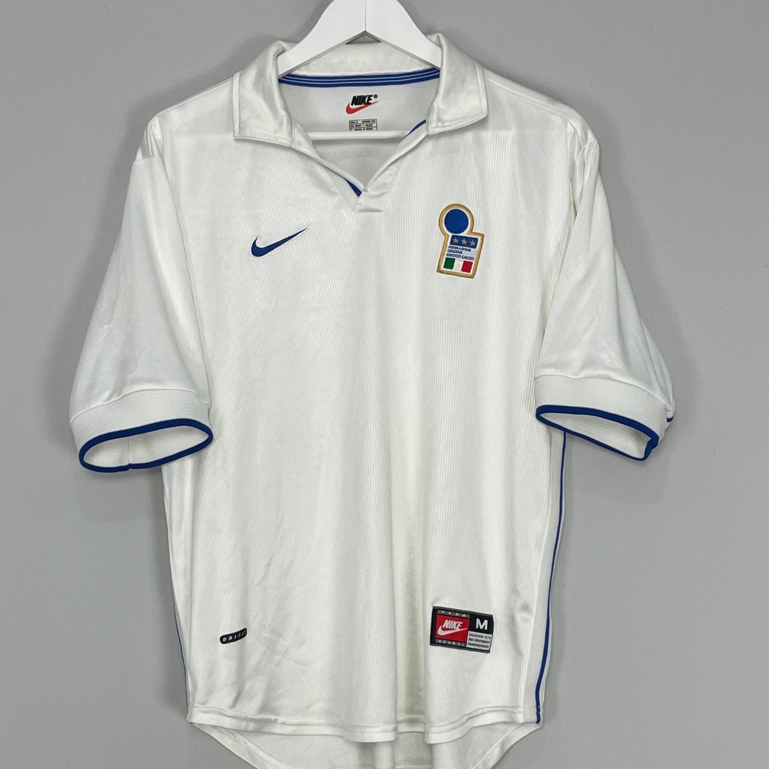 Shop 1997/98 ITALY AWAY SHIRT (M) NIKE, classic football shirts, vintage football shirts & retro soccer jerseys at Cult Kits