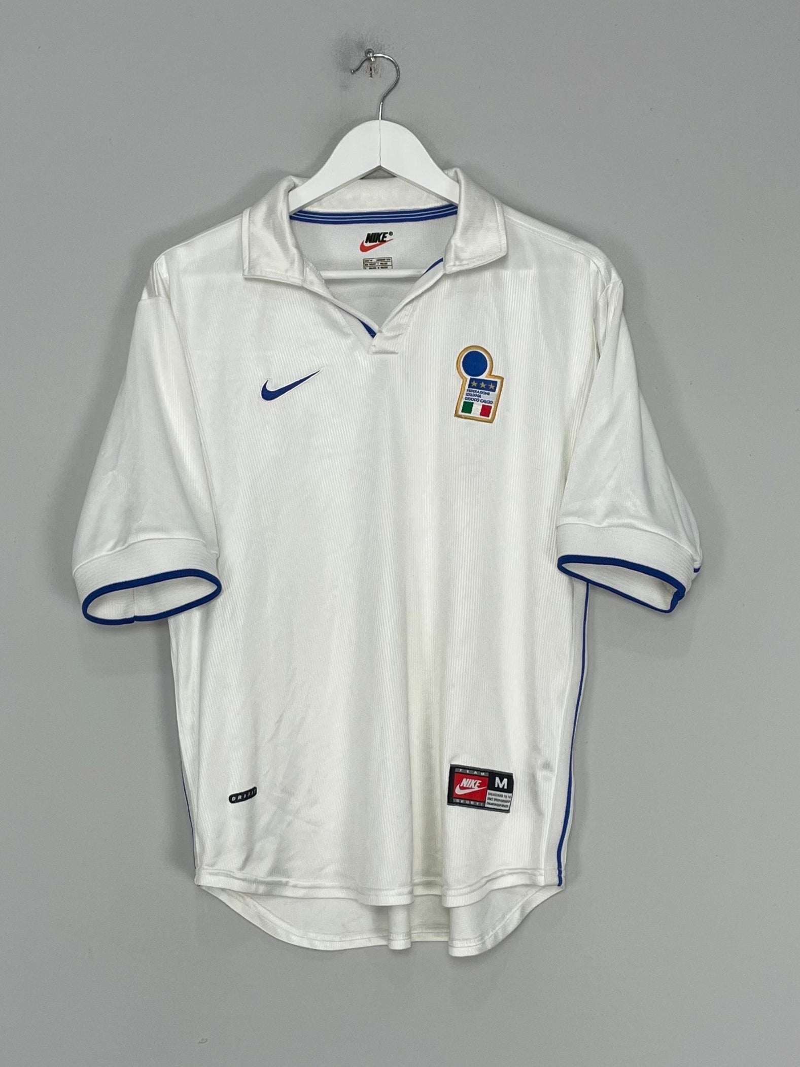 Shop 1997/98 ITALY AWAY SHIRT (M) NIKE, classic football shirts, vintage football shirts & retro soccer jerseys at Cult Kits