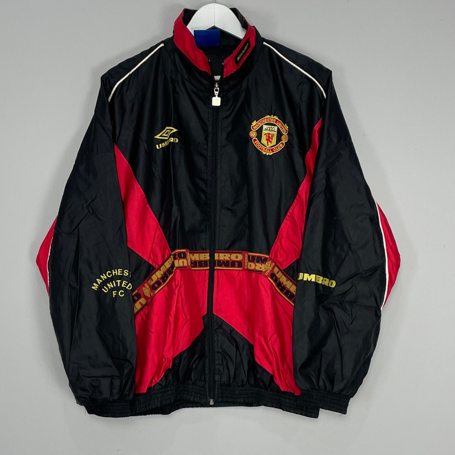 Shop 1996/97 MANCHESTER UNITED TRACK JACKET (M) UMBRO, classic football shirts, vintage football shirts & retro soccer jerseys at Cult Kits