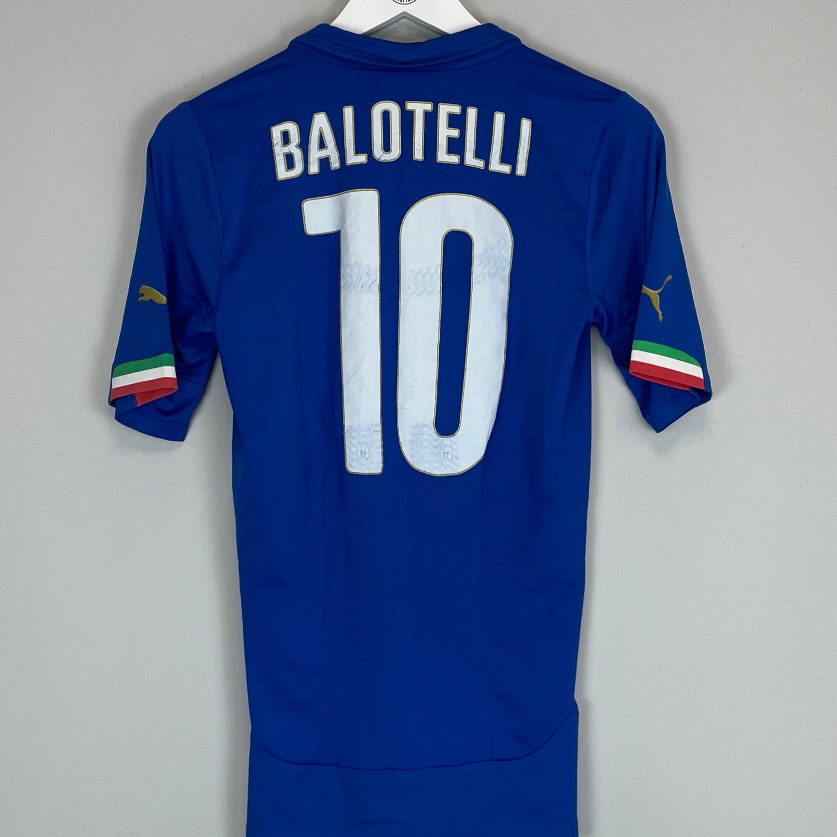 Shop 2014/15 ITALY BALOTELLI #10 *PLAYER ISSUE* HOME SHIRT (M) PUMA, classic football shirts, vintage football shirts & retro soccer jerseys at Cult Kits