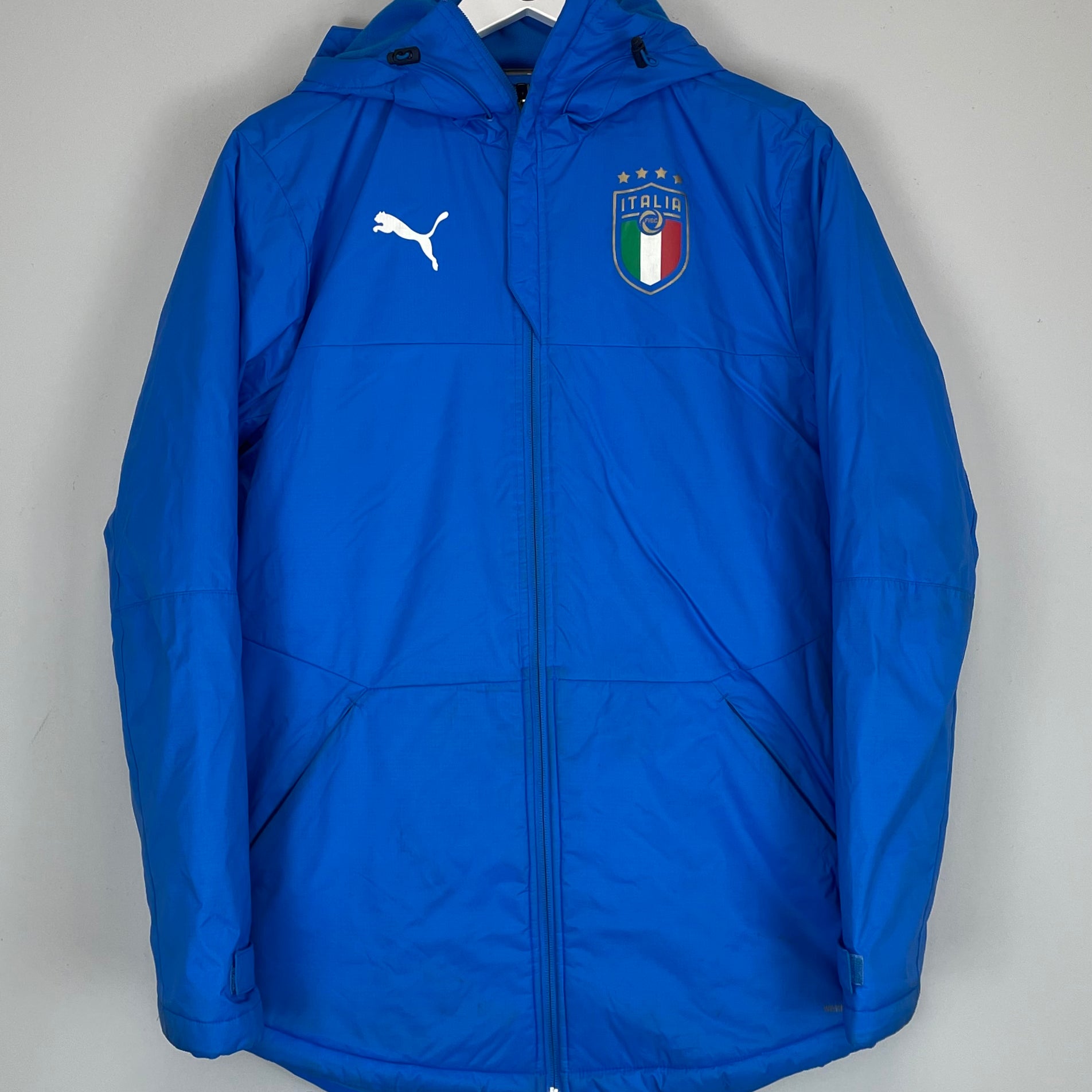 Shop 2018/19 ITALY BENCH COAT (S) PUMA, classic football shirts, vintage football shirts & retro soccer jerseys at Cult Kits