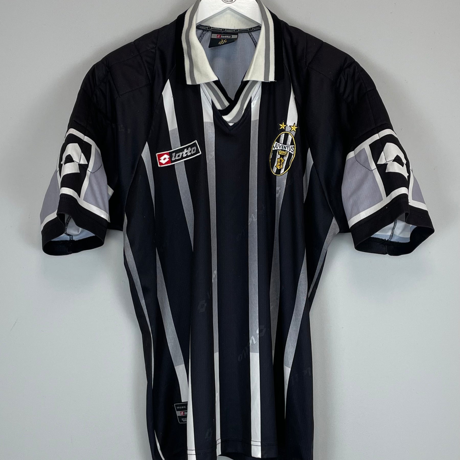 Shop 2000/01 JUVENTUS GK SHIRT (L) LOTTO, classic football shirts, vintage football shirts & retro soccer jerseys at Cult Kits