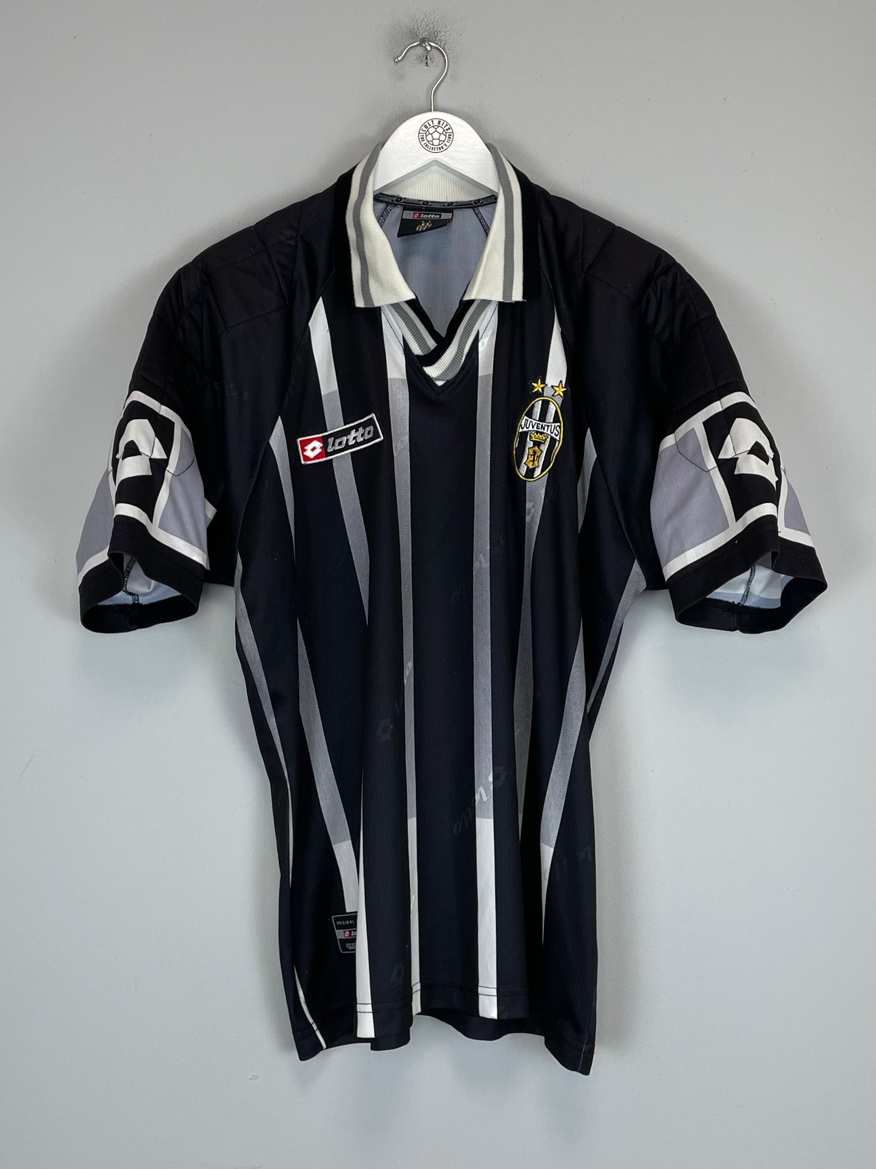 Shop 2000/01 JUVENTUS GK SHIRT (L) LOTTO, classic football shirts, vintage football shirts & retro soccer jerseys at Cult Kits