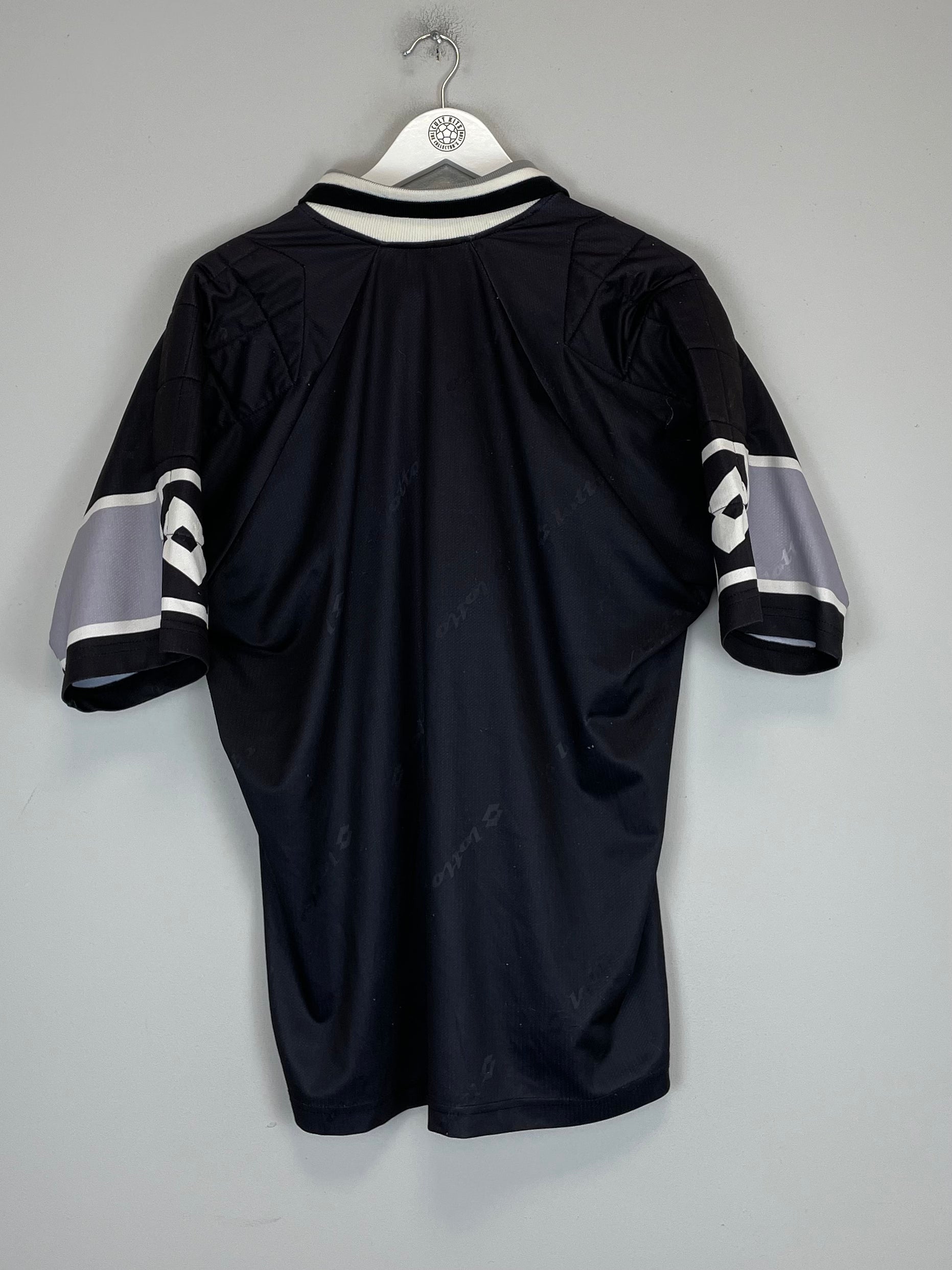 Shop 2000/01 JUVENTUS GK SHIRT (L) LOTTO, classic football shirts, vintage football shirts & retro soccer jerseys at Cult Kits