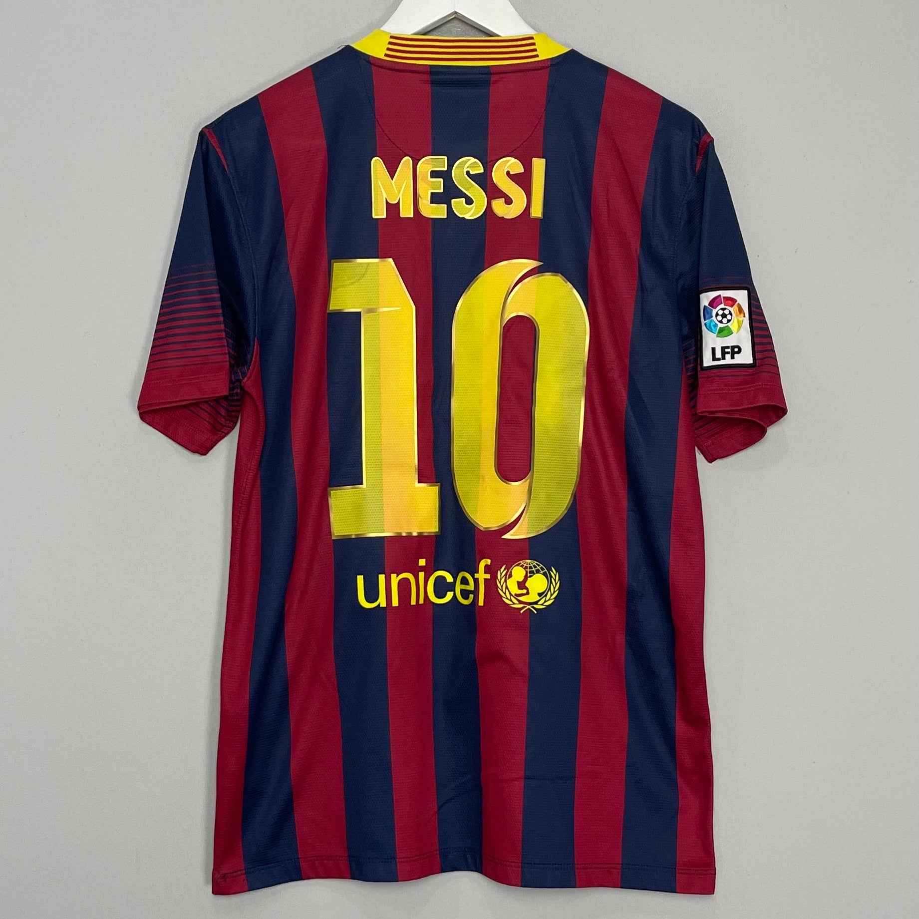 Shop 2013/14 BARCELONA MESSI #10 HOME SHIRT (M) NIKE, classic football shirts, vintage football shirts & retro soccer jerseys at Cult Kits