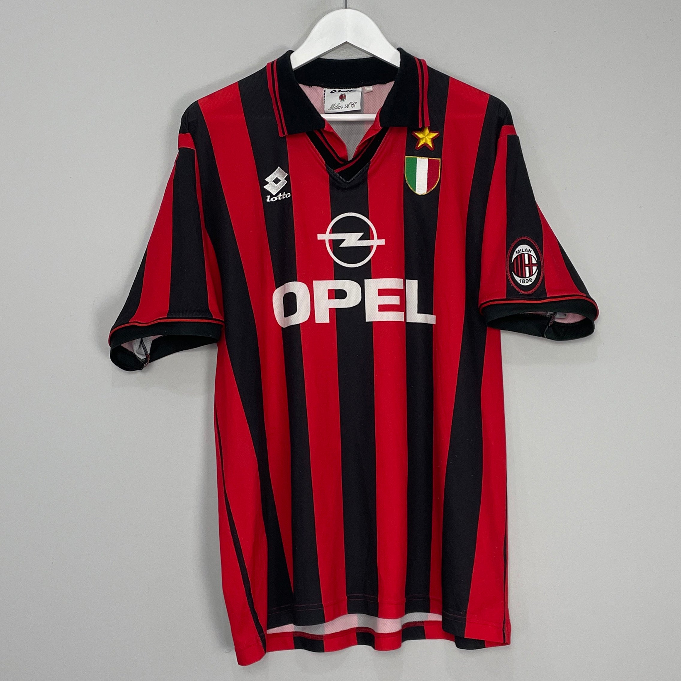 Shop 1996/97 AC MILAN HOME SHIRT (XL) LOTTO, classic football shirts, vintage football shirts & retro soccer jerseys at Cult Kits