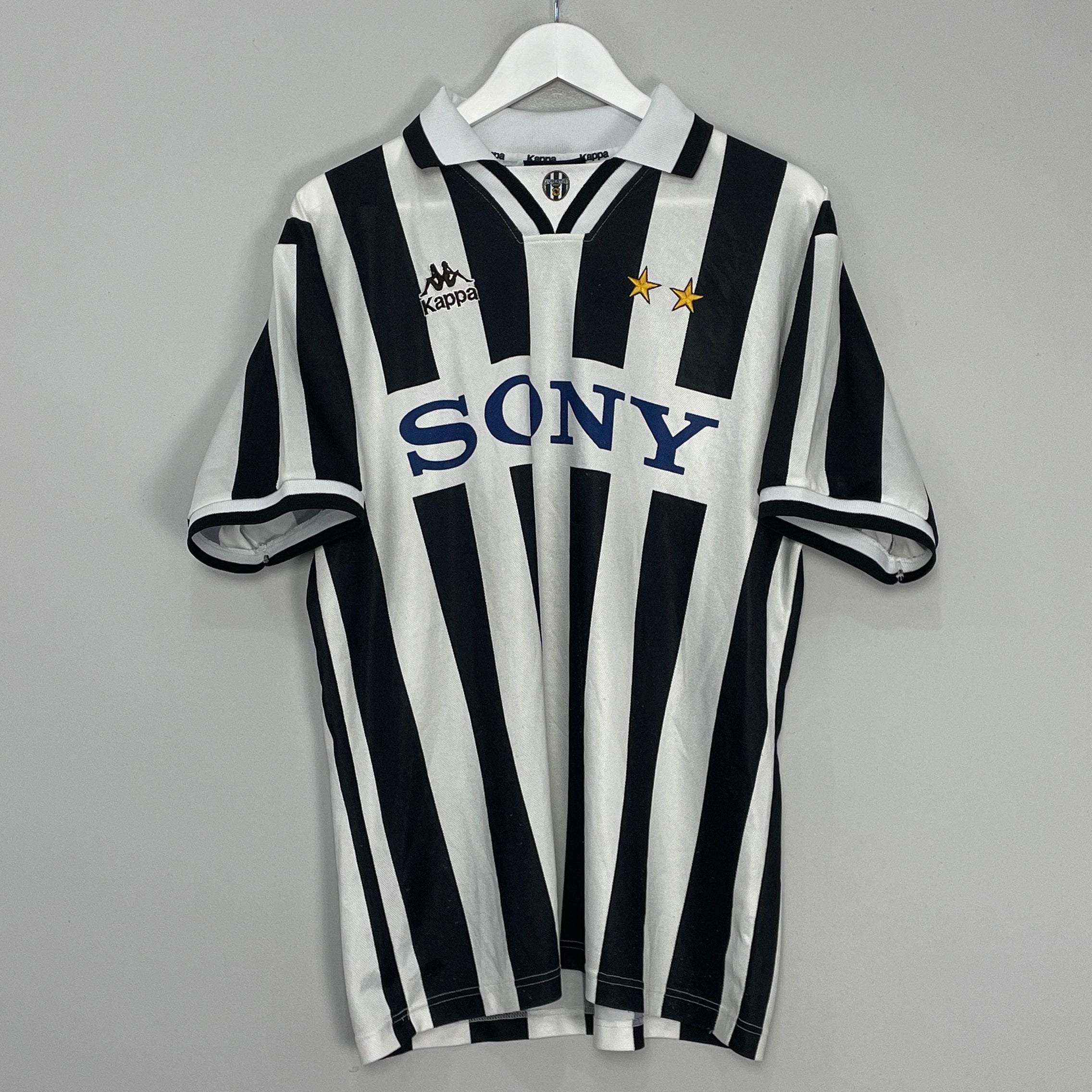 Shop 1995/97 JUVENTUS HOME SHIRT (L) KAPPA, classic football shirts, vintage football shirts & retro soccer jerseys at Cult Kits