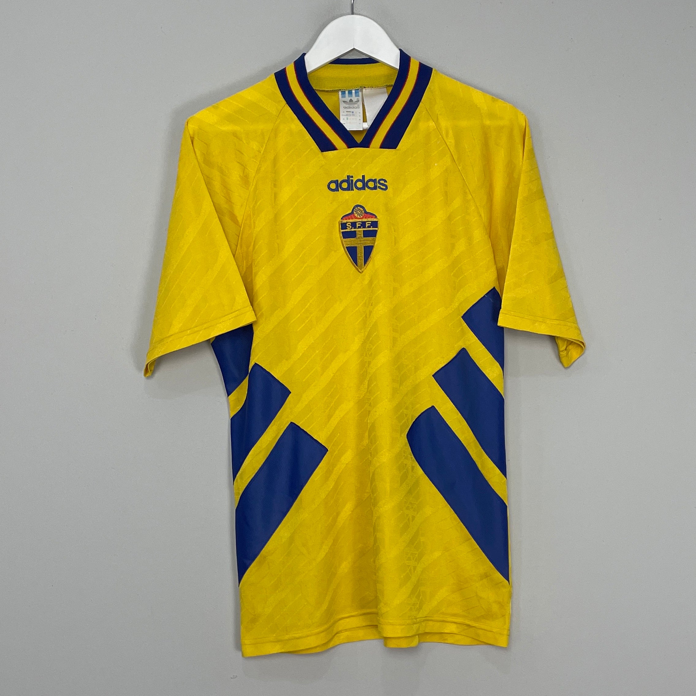 Shop 1994/96 SWEDEN HOME SHIRT (M) ADIDAS, classic football shirts, vintage football shirts & retro soccer jerseys at Cult Kits