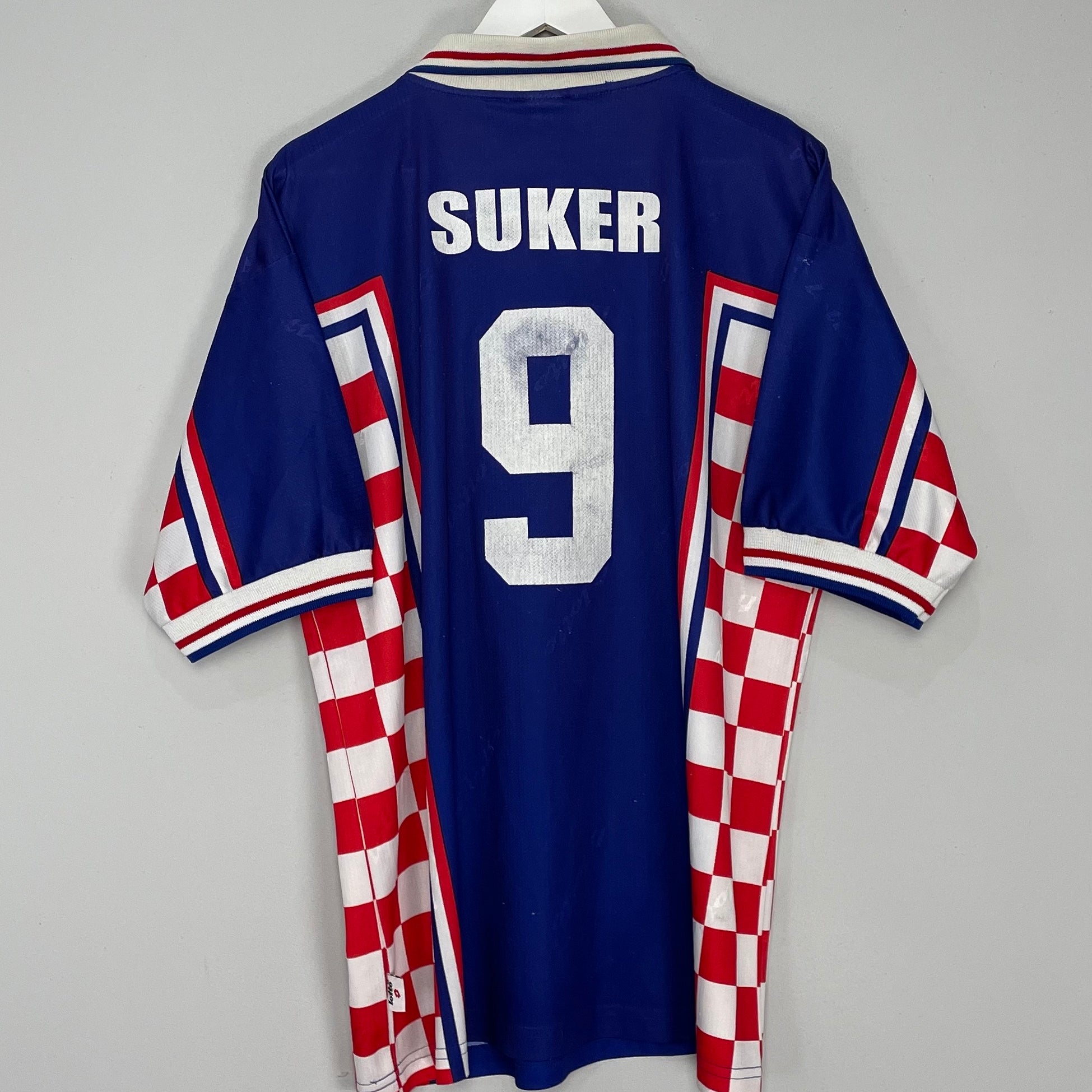 Shop 1998/01 CROATIA SUKER #9 HOME SHIRT (XL) LOTTO, classic football shirts, vintage football shirts & retro soccer jerseys at Cult Kits