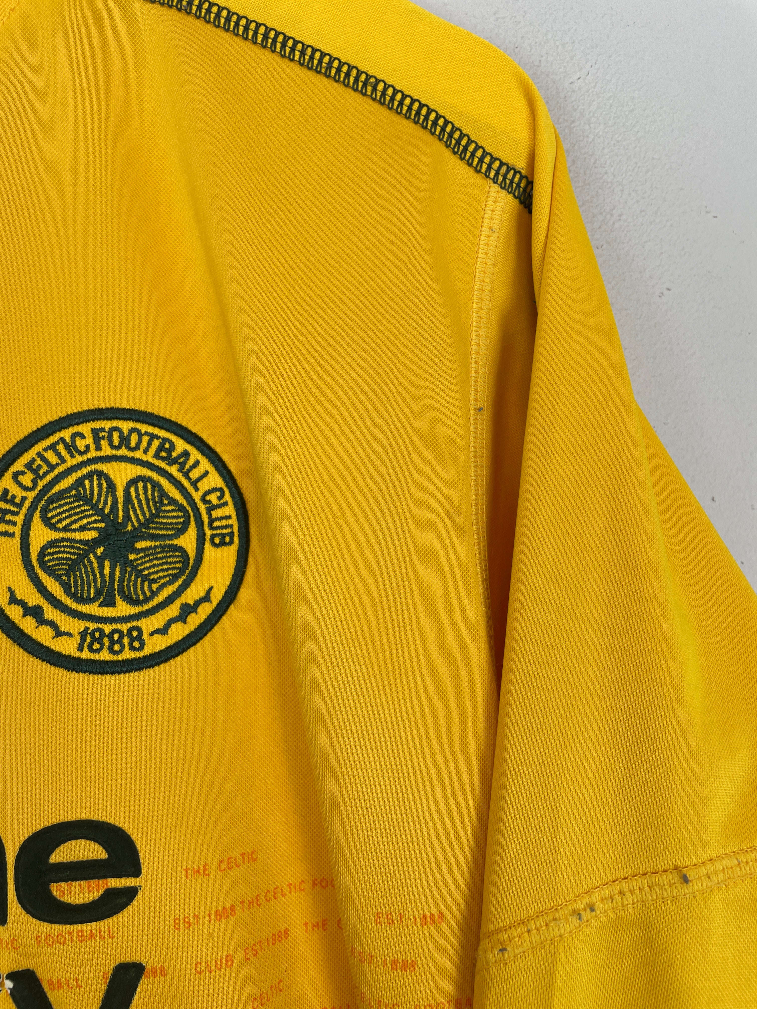 Shop 2002/03 CELTIC PETROV #19 L/S AWAY SHIRT (M) UMBRO, classic football shirts, vintage football shirts & retro soccer jerseys at Cult Kits