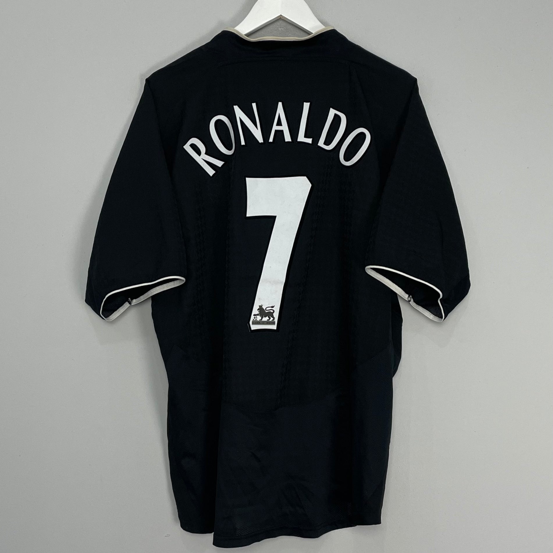 Shop 2003/05 MANCHESTER UNITED RONALDO #7 *STAND UP TO RACISM* AWAY SHIRT (M) NIKE, classic football shirts, vintage football shirts & retro soccer jerseys at Cult Kits
