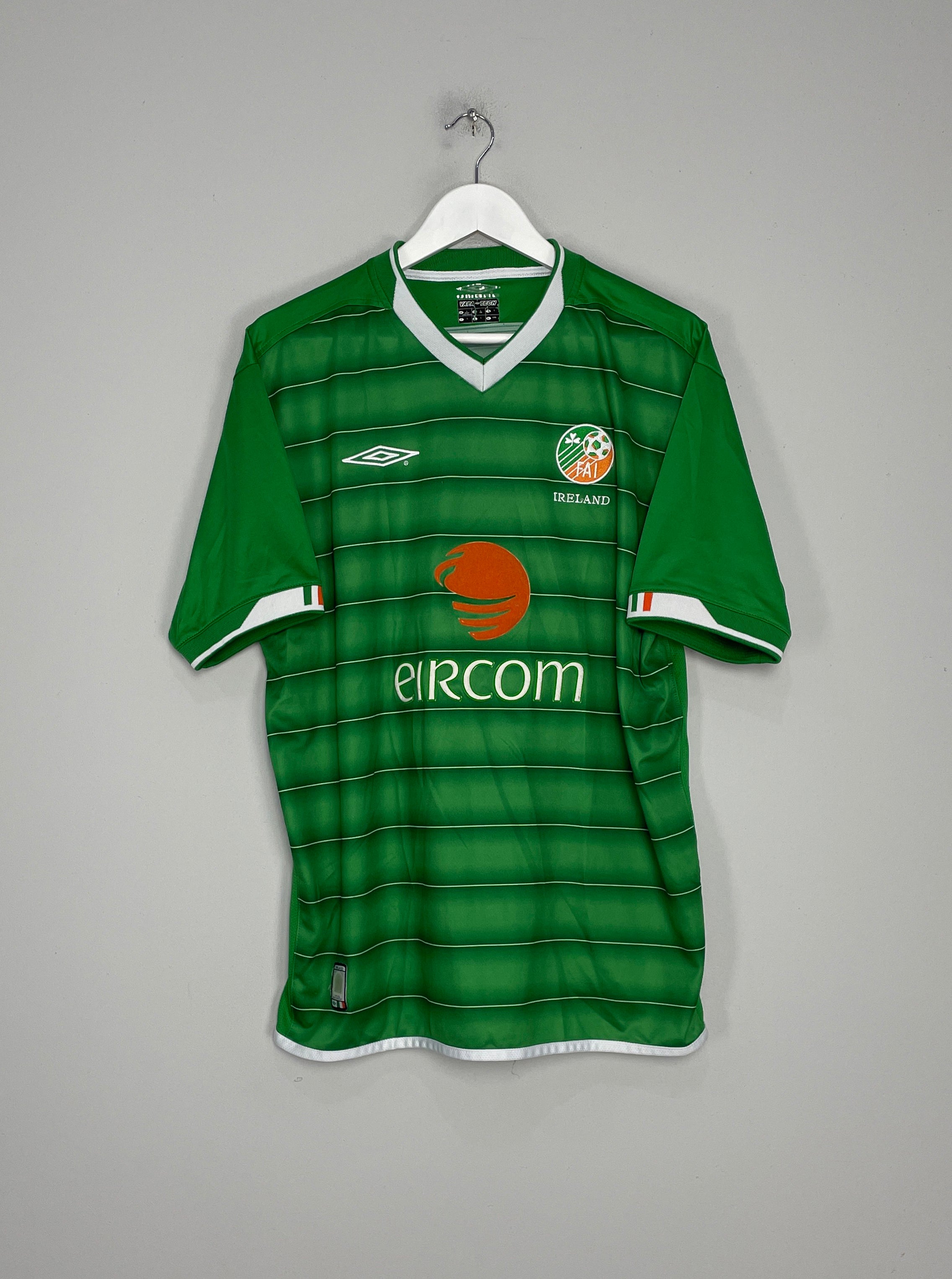 Shop 2003/04 IRELAND HOME SHIRT (L) UMBRO, classic football shirts, vintage football shirts & retro soccer jerseys at Cult Kits