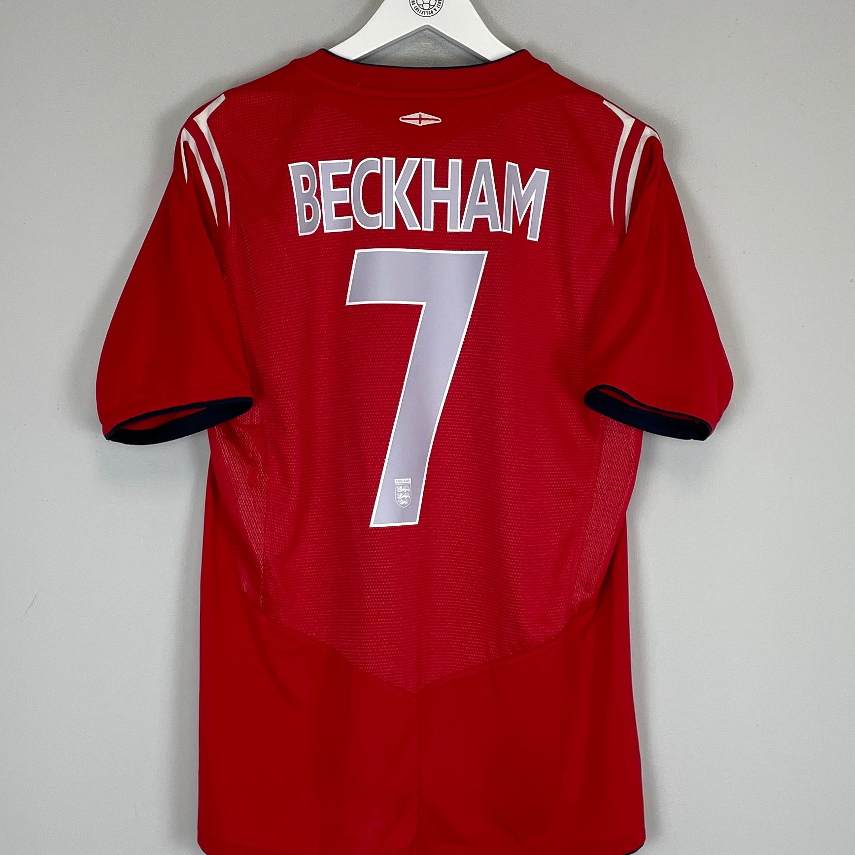 Shop 2004/06 ENGLAND BECKHAM #7 AWAY SHIRT (M) UMBRO, classic football shirts, vintage football shirts & retro soccer jerseys at Cult Kits