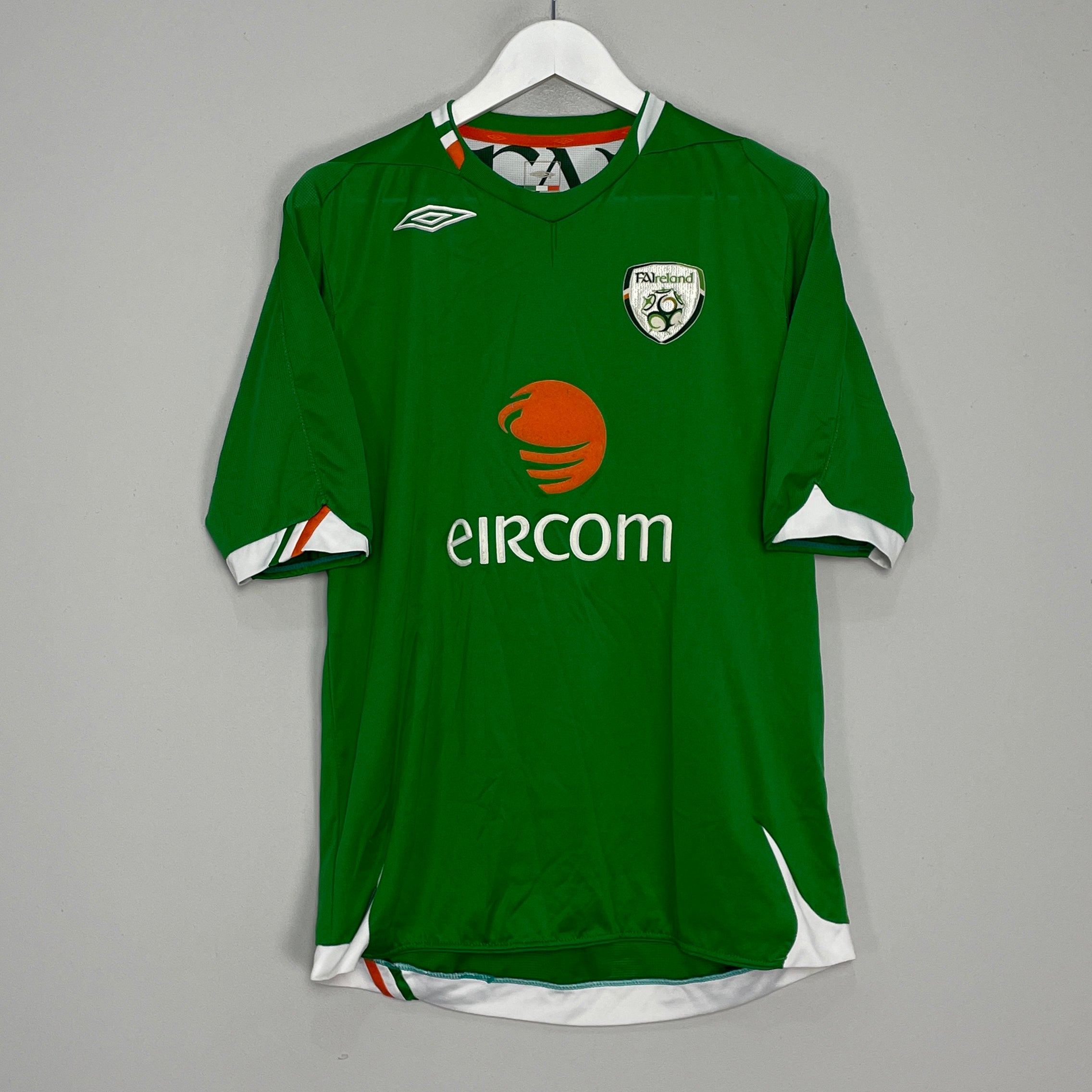 Shop 2006/07 IRELAND HOME SHIRT (L) UMBRO, classic football shirts, vintage football shirts & retro soccer jerseys at Cult Kits