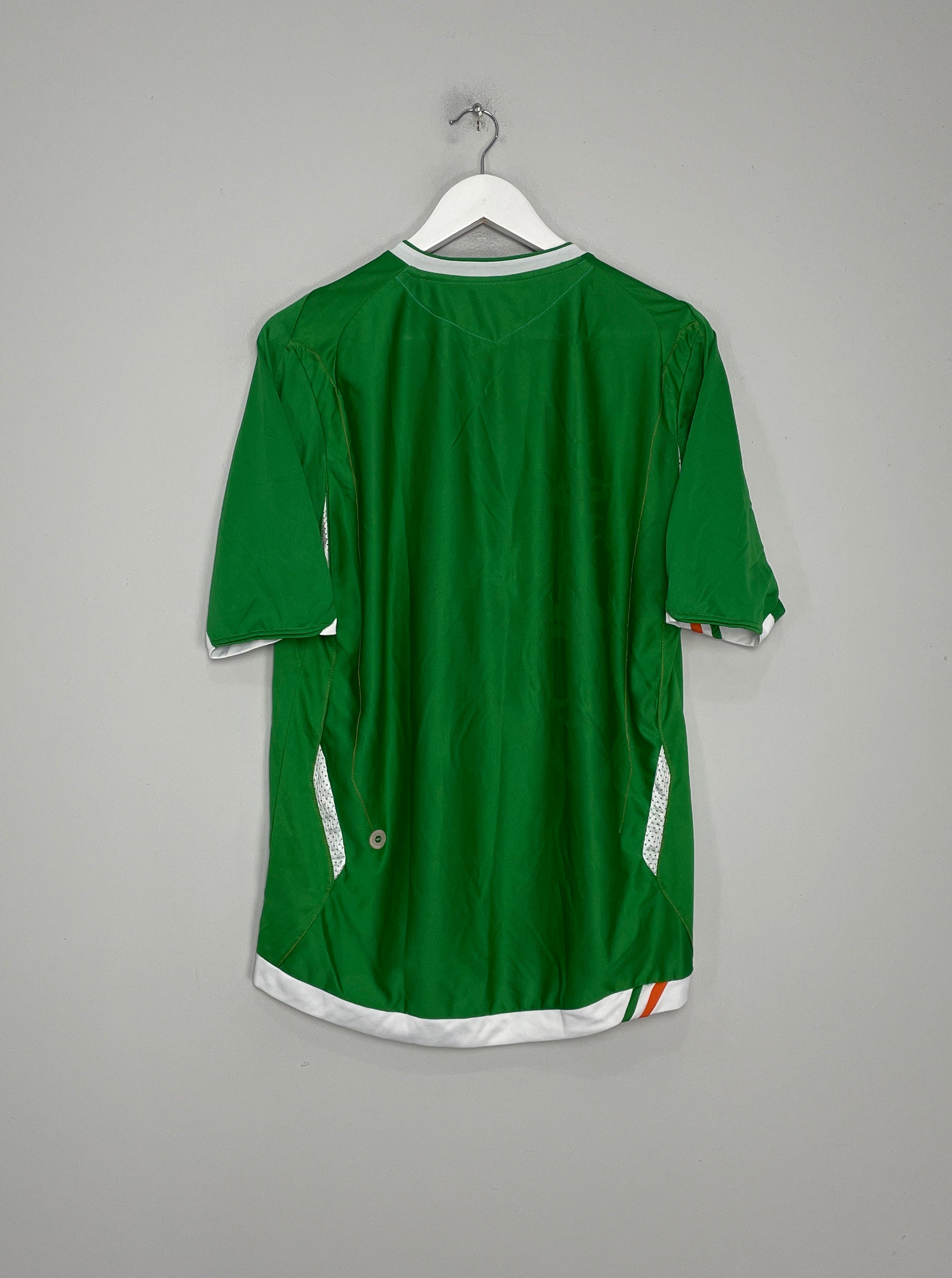 Shop 2006/07 IRELAND HOME SHIRT (L) UMBRO, classic football shirts, vintage football shirts & retro soccer jerseys at Cult Kits