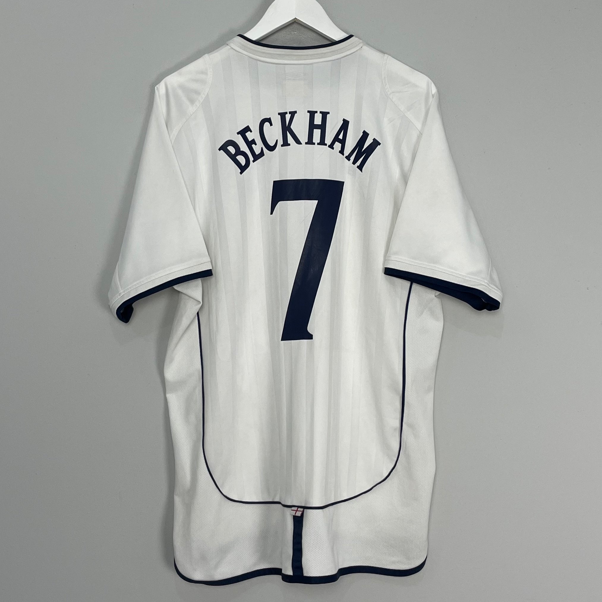 Shop 2001/03 ENGLAND BECKHAM #7 HOME SHIRT (XL) UMBRO, classic football shirts, vintage football shirts & retro soccer jerseys at Cult Kits