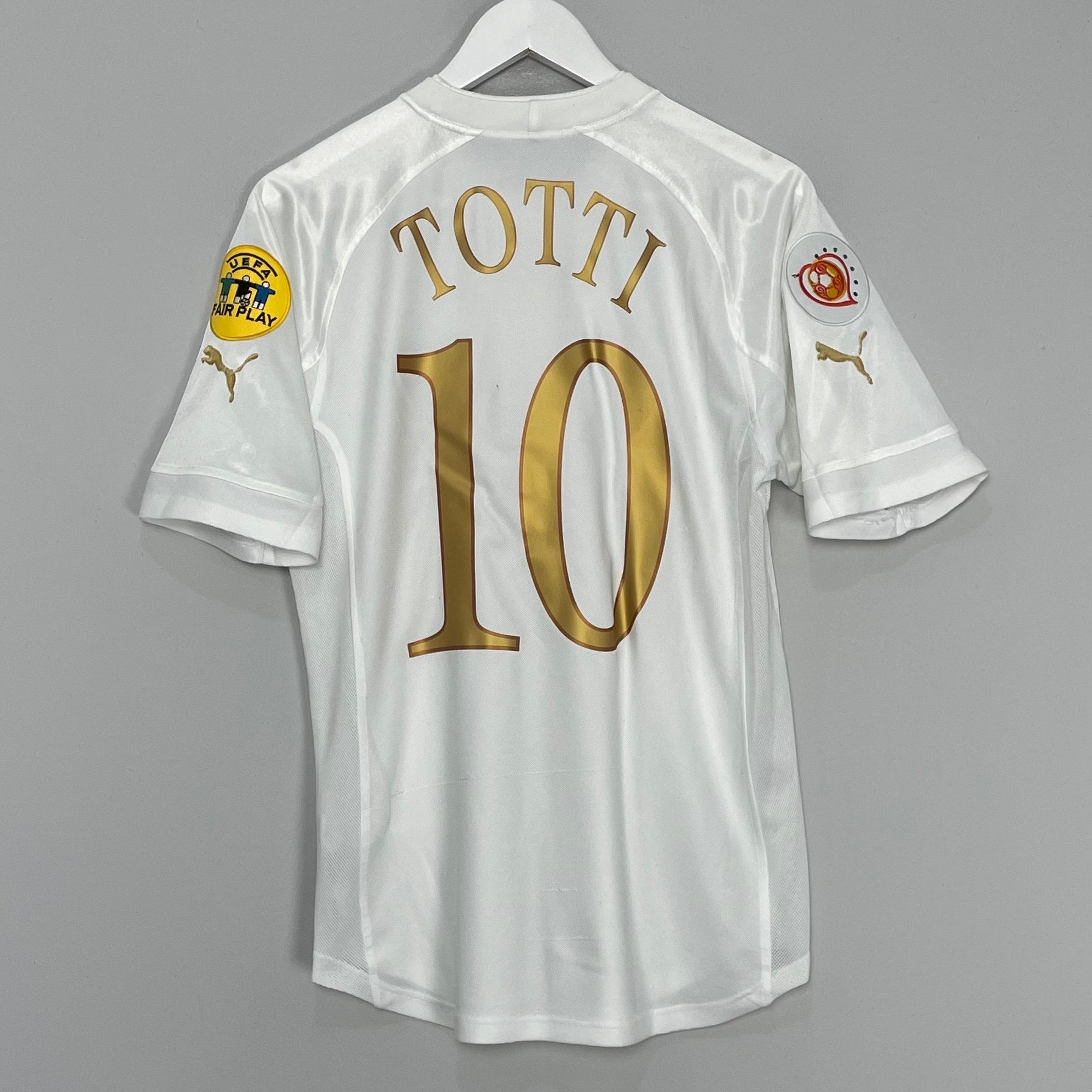 Shop 2004/06 ITALY TOTTI #10 AWAY SHIRT (S) PUMA, classic football shirts, vintage football shirts & retro soccer jerseys at Cult Kits