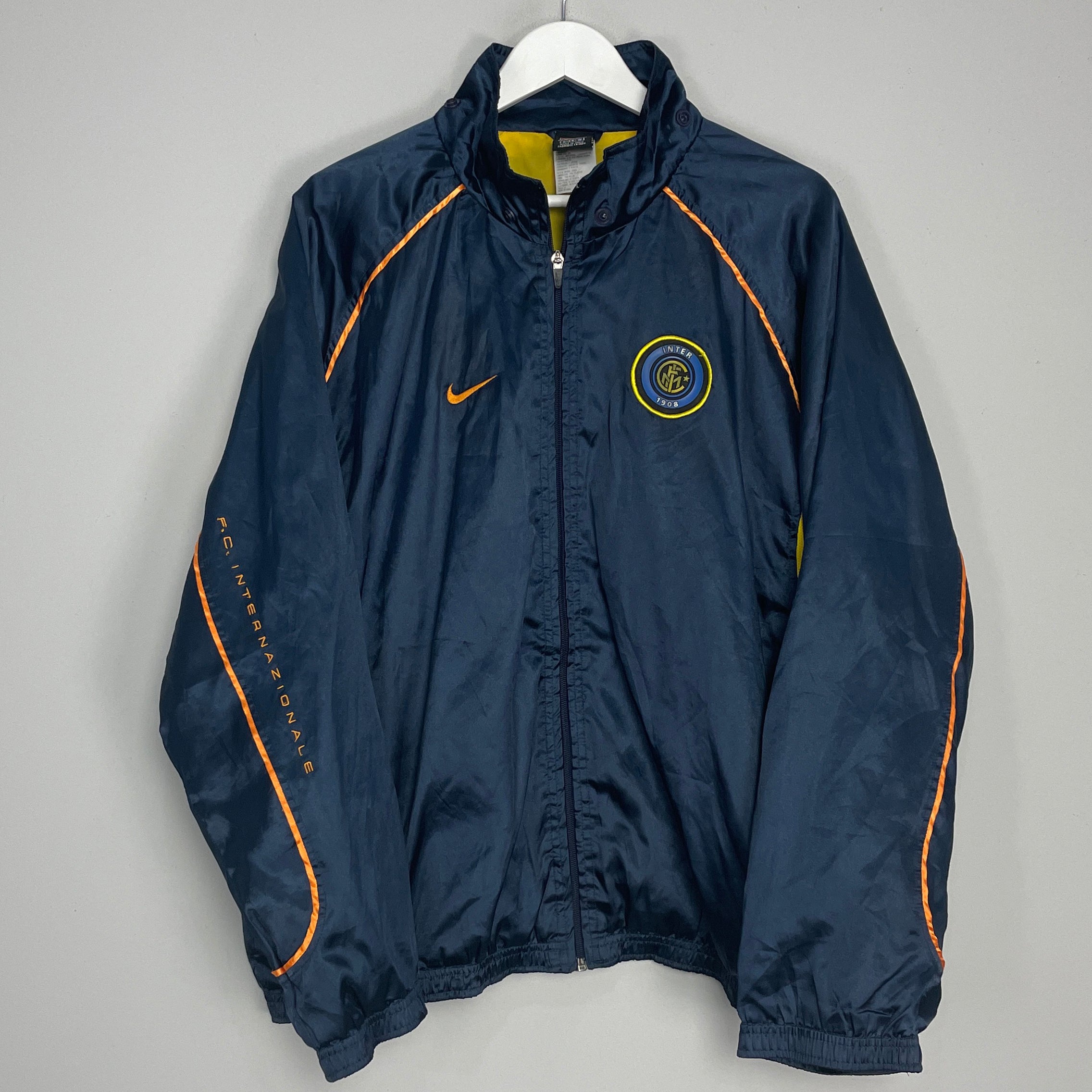 Shop 2001/02 INTER MILAN TRACK JACKET (M) NIKE, classic football shirts, vintage football shirts & retro soccer jerseys at Cult Kits
