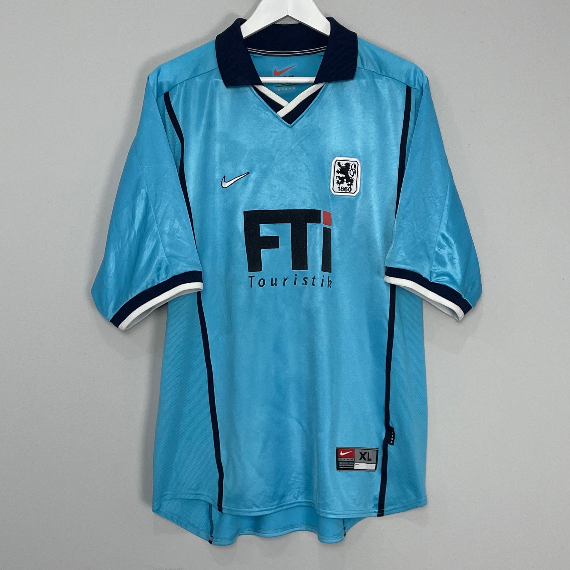 Shop 2000/01 1860 MUNICH HOME SHIRT (XL) NIKE, classic football shirts, vintage football shirts & retro soccer jerseys at Cult Kits