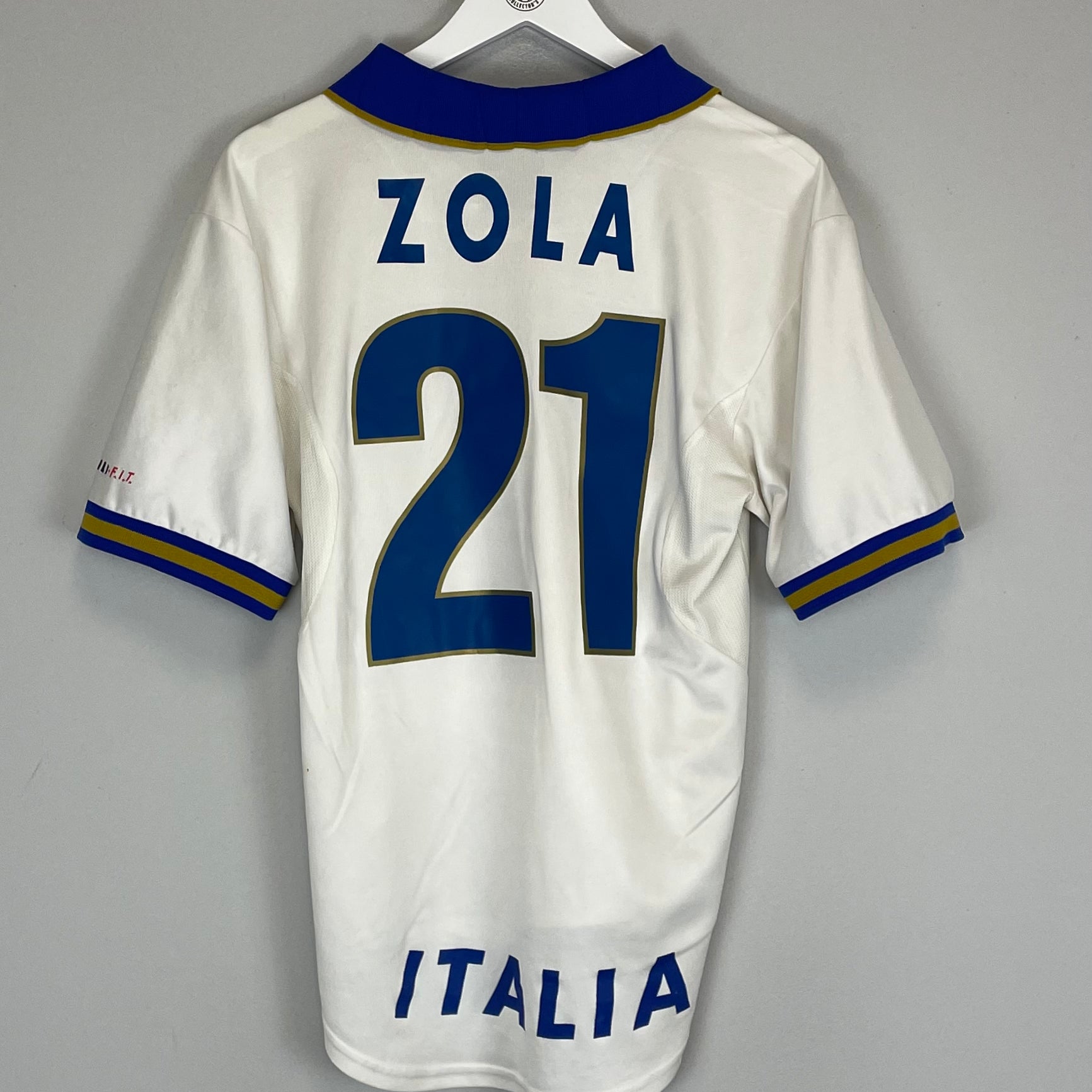 Shop 1996/98 ITALY ZOLA #21 AWAY SHIRT (M) NIKE, classic football shirts, vintage football shirts & retro soccer jerseys at Cult Kits