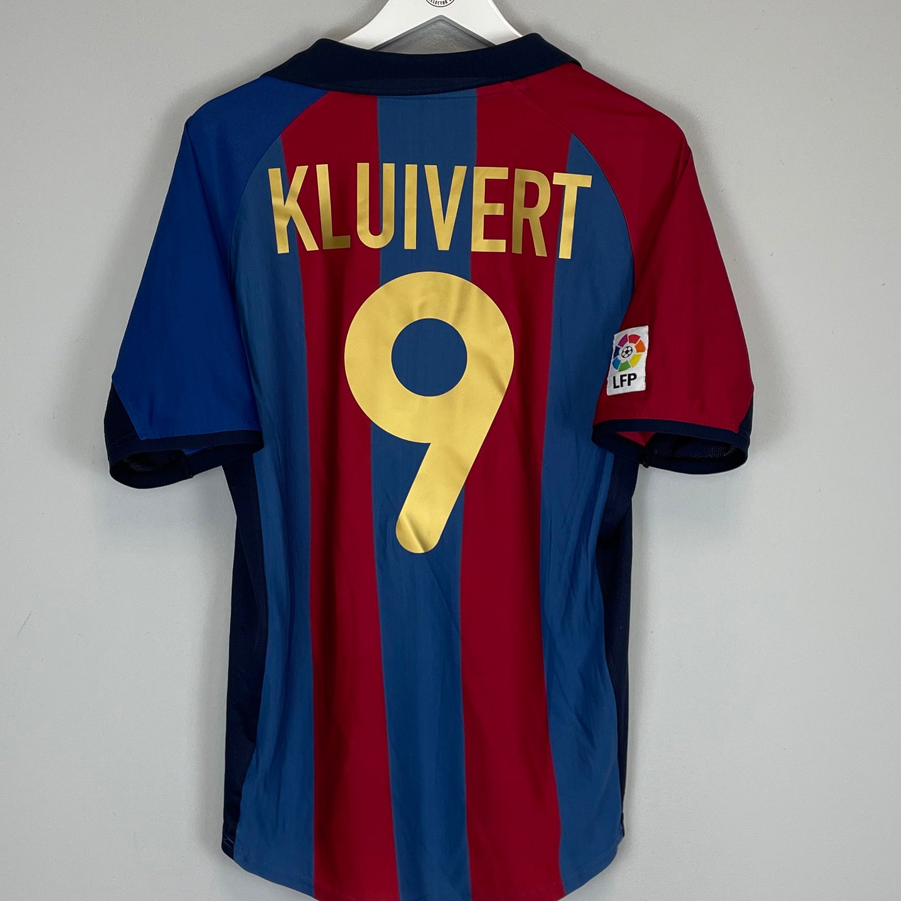 Shop 2001/02 BARCELONA KLUIVERT #9 HOME SHIRT (M) NIKE, classic football shirts, vintage football shirts & retro soccer jerseys at Cult Kits