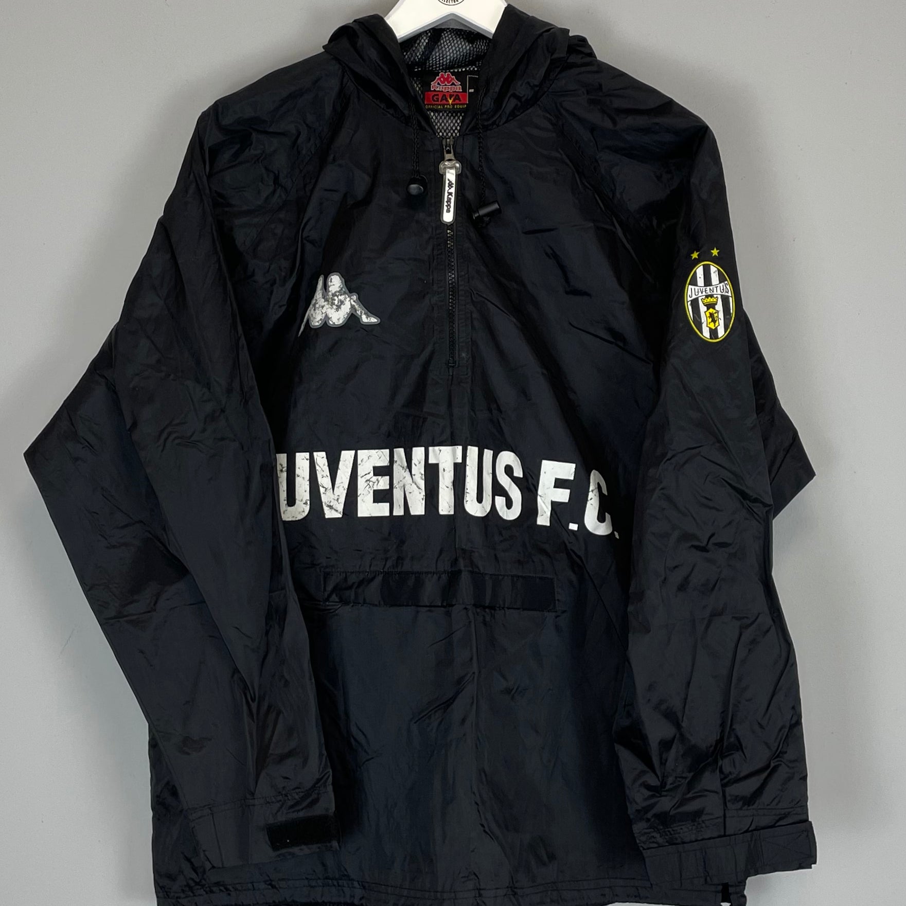Shop 1995/97 JUVENTUS WINDBREAKER JACKET (L) KAPPA, classic football shirts, vintage football shirts & retro soccer jerseys at Cult Kits