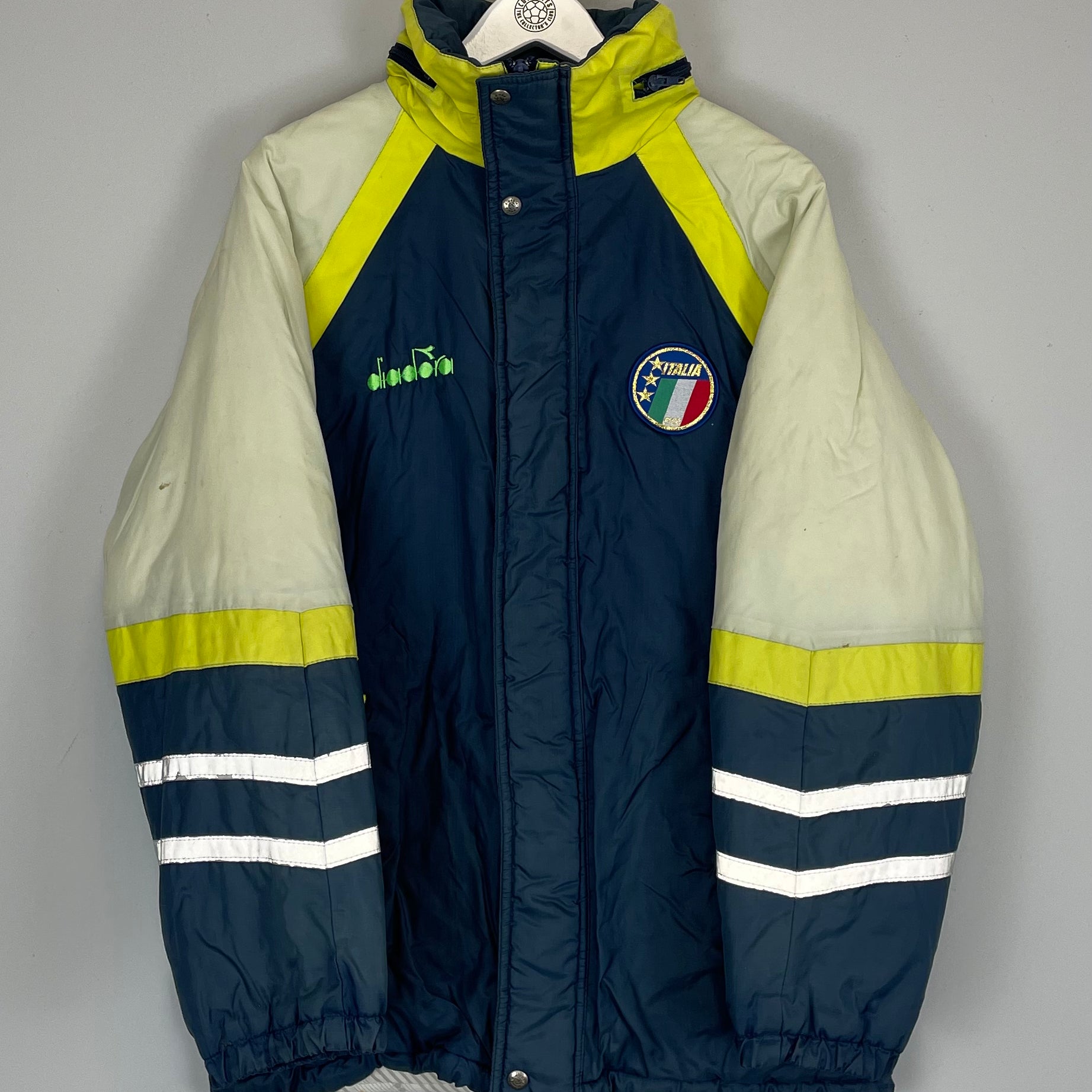 Shop 1990/92 ITALY BENCH COAT (M) DIADORA, classic football shirts, vintage football shirts & retro soccer jerseys at Cult Kits