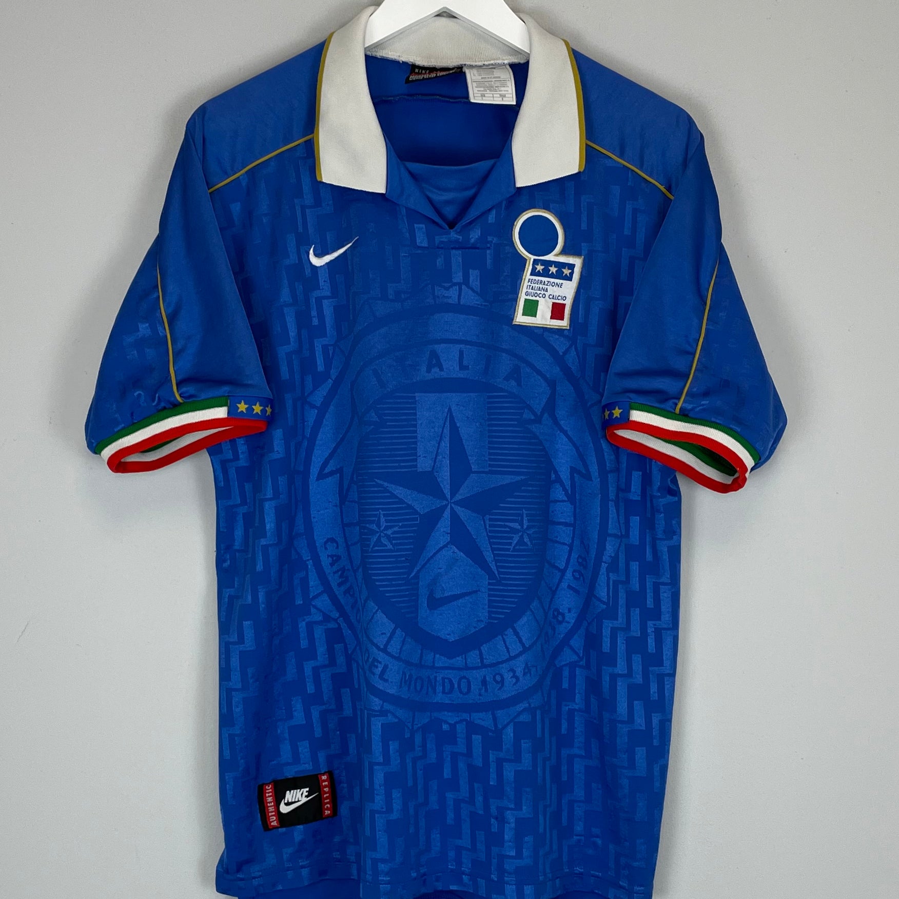 Shop 1995/96 ITALY HOME SHIRT (L) NIKE, classic football shirts, vintage football shirts & retro soccer jerseys at Cult Kits