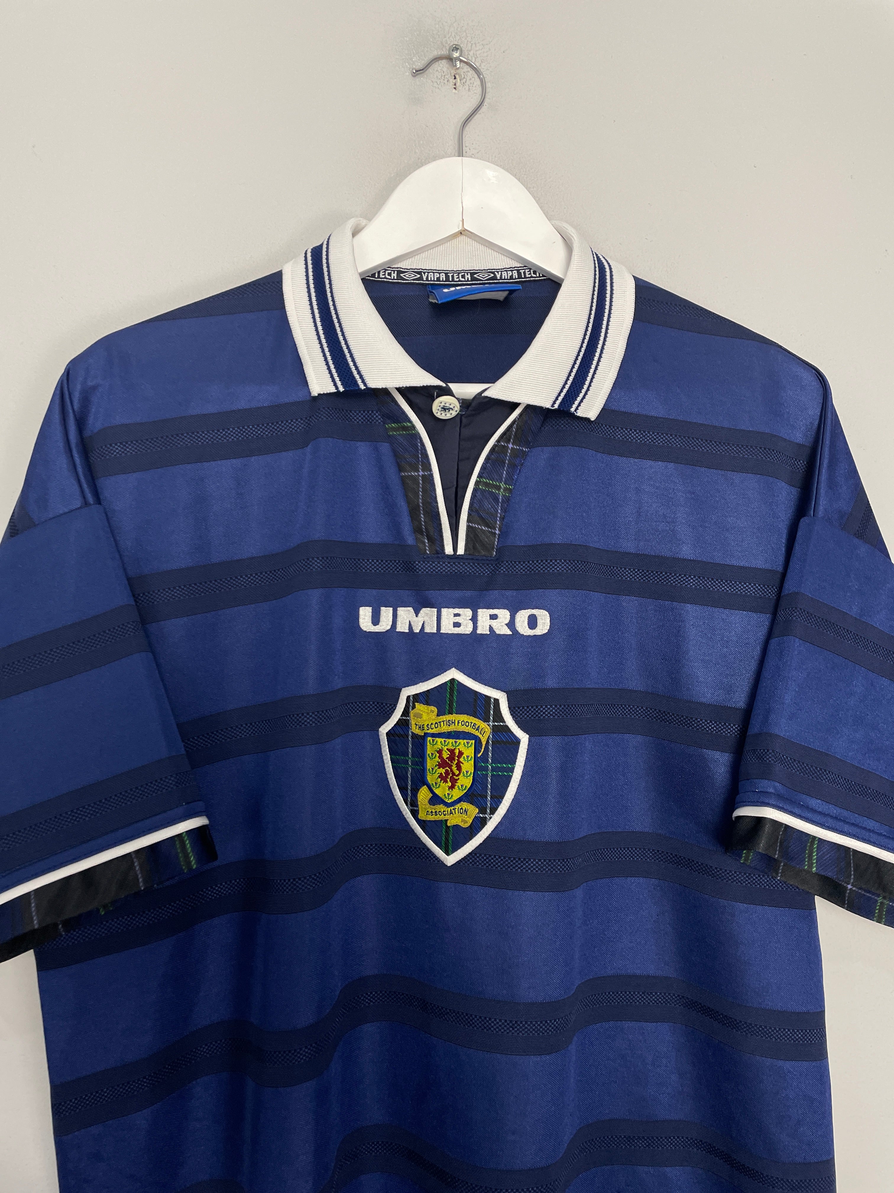 Shop 1998/00 SCOTLAND HOME SHIRT (XL) UMBRO, classic football shirts, vintage football shirts & retro soccer jerseys at Cult Kits