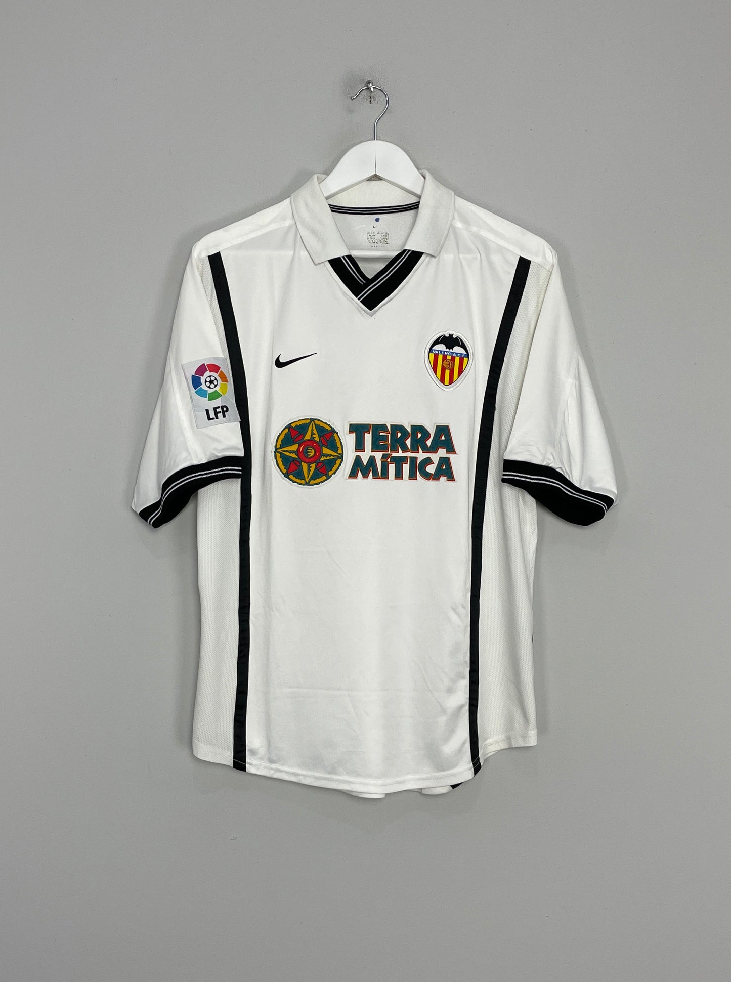 Image of the Valencia shirt from the 2000/01 season