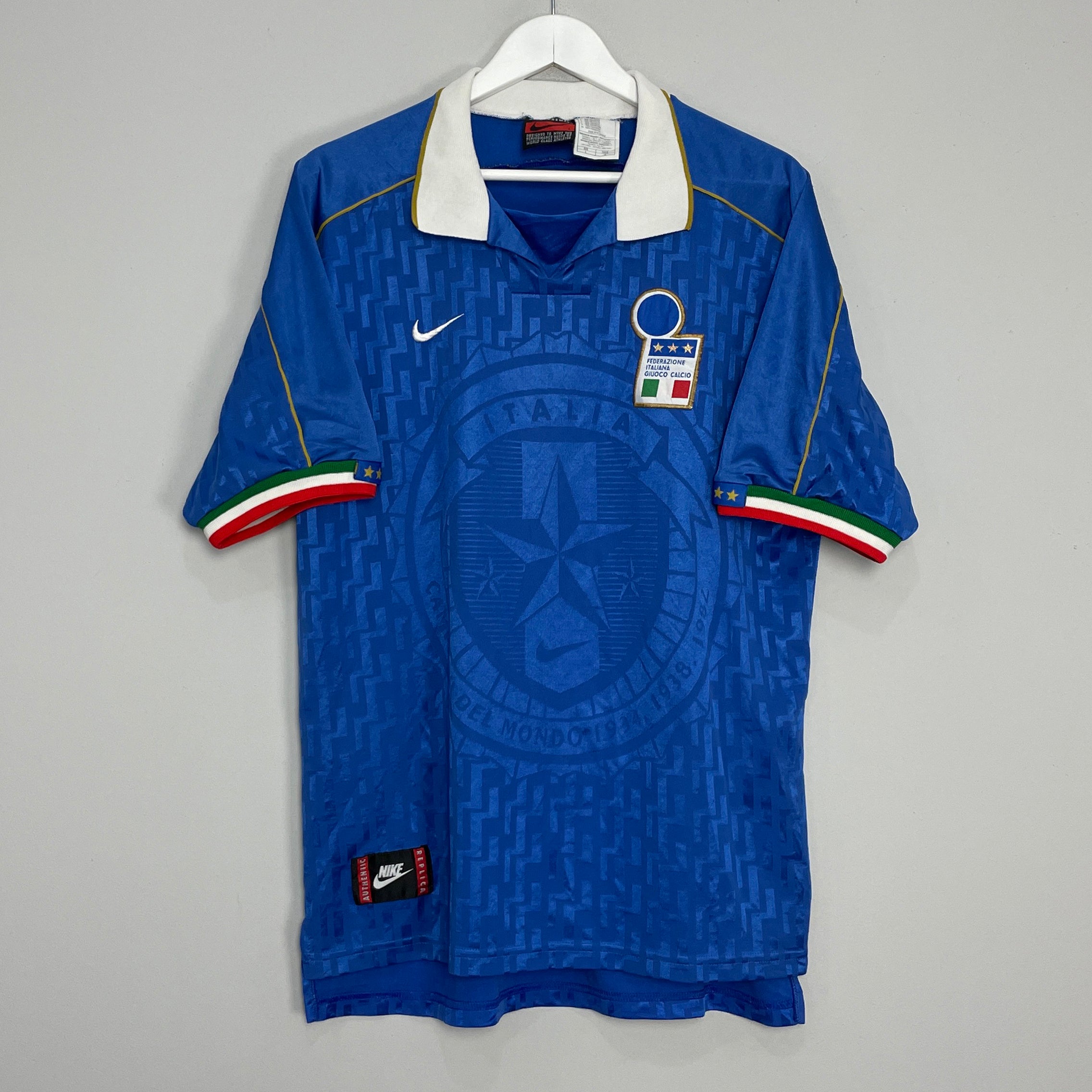 Shop 1995/96 ITALY HOME SHIRT (L) NIKE, classic football shirts, vintage football shirts & retro soccer jerseys at Cult Kits