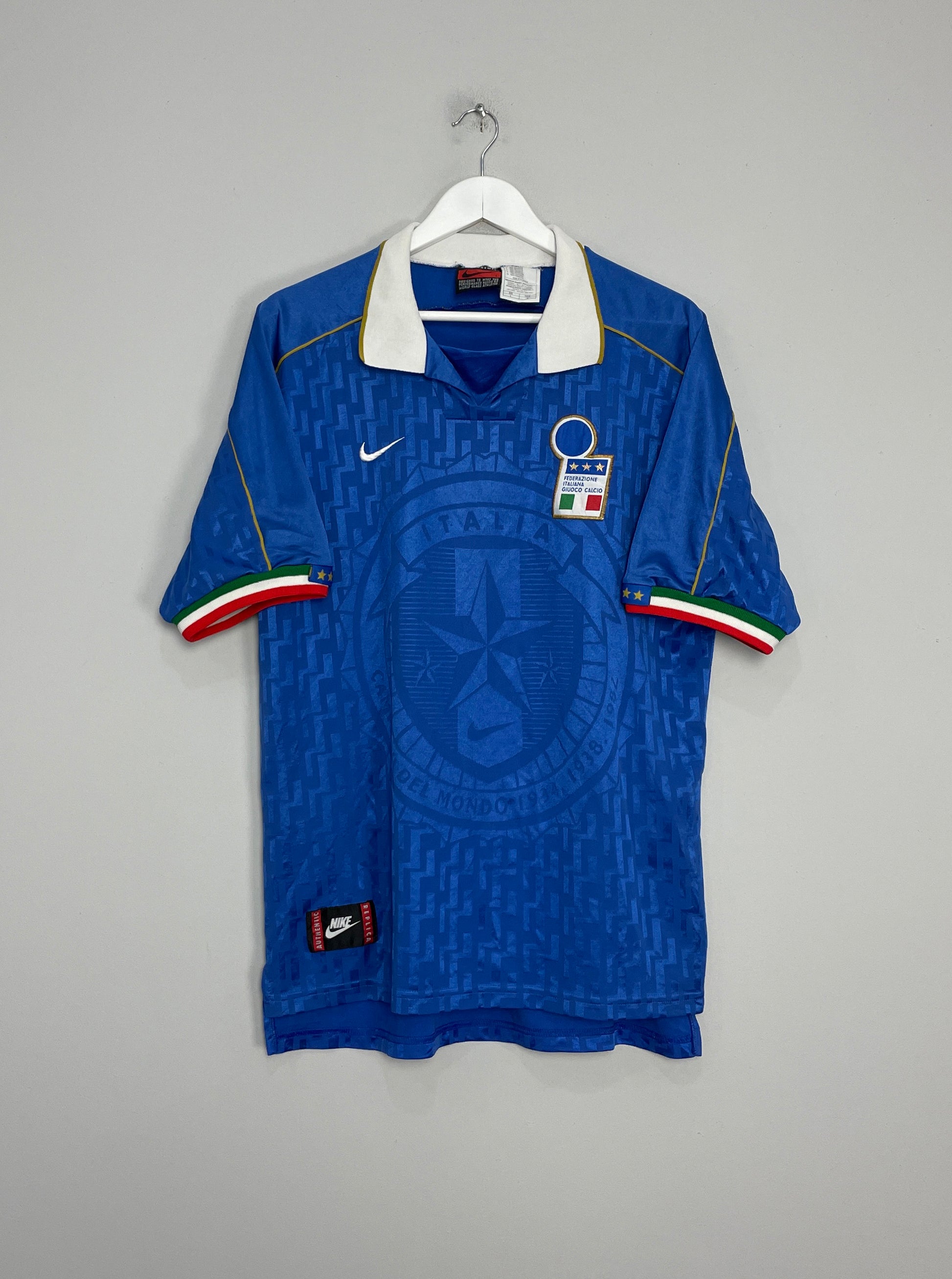 Image of the Italy shirt from the 1995/96 season