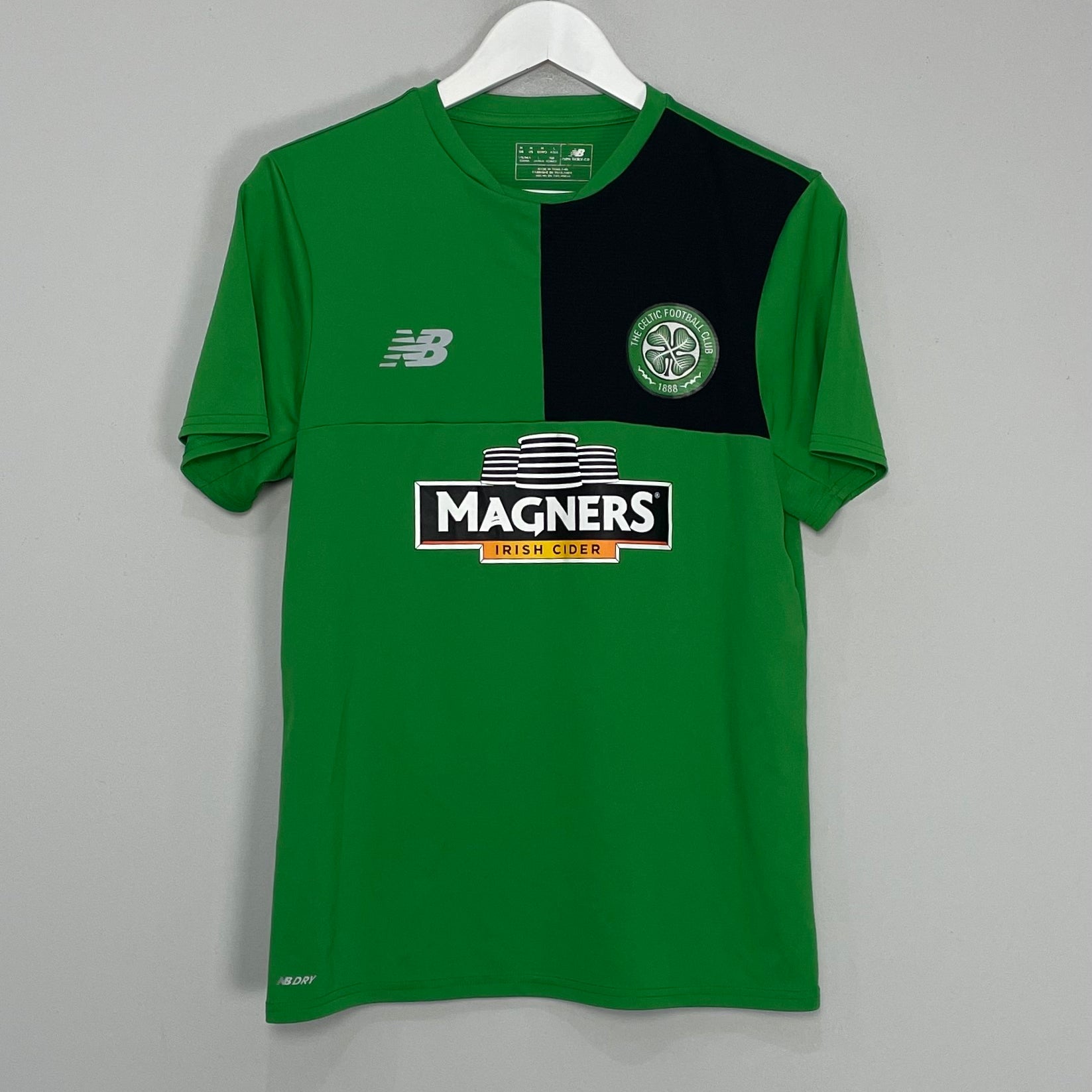 Shop 2016/17 CELTIC TRAINING SHIRT (M) NEW BALANCE, classic football shirts, vintage football shirts & retro soccer jerseys at Cult Kits