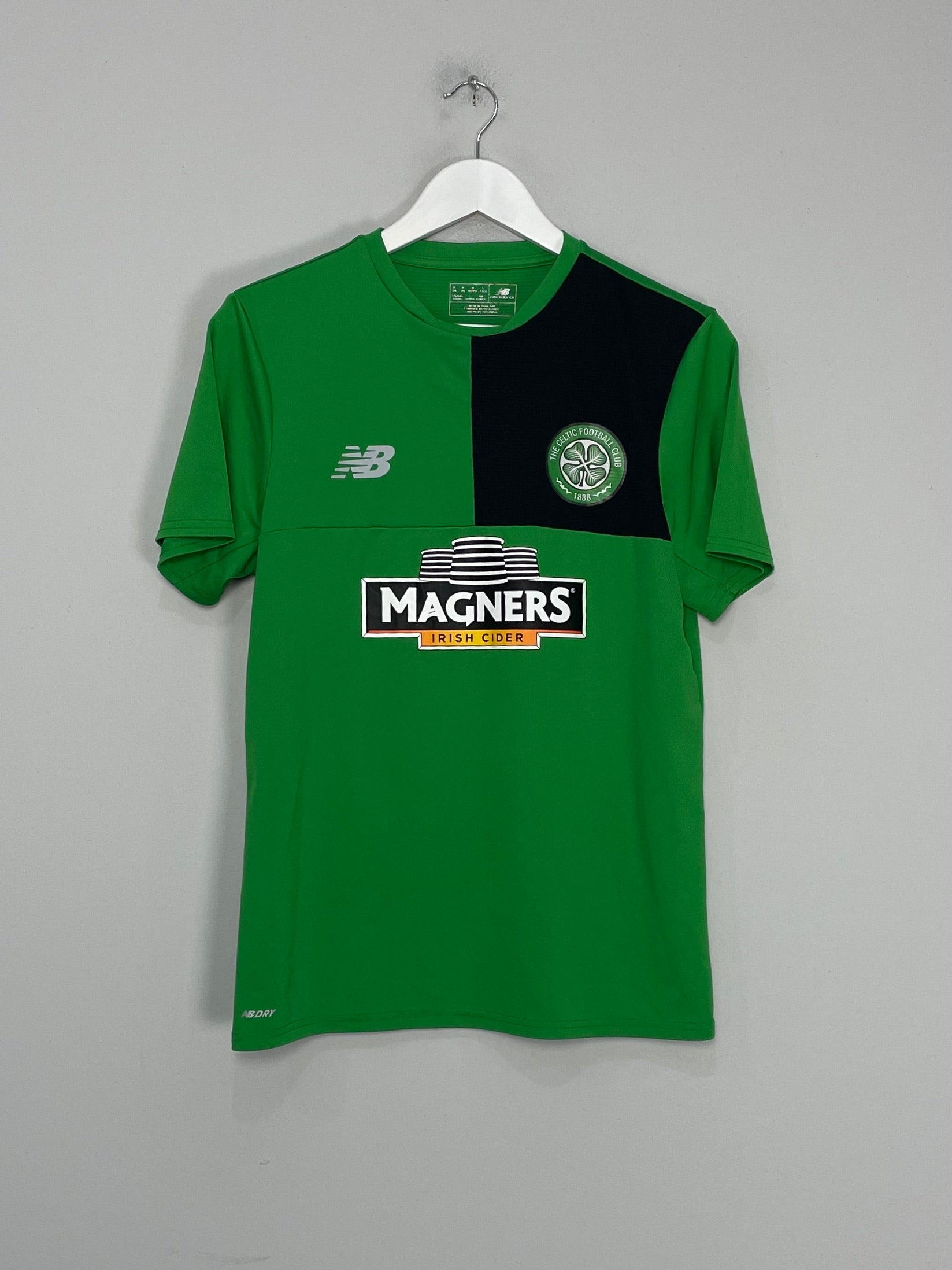 Shop 2016/17 CELTIC TRAINING SHIRT (M) NEW BALANCE, classic football shirts, vintage football shirts & retro soccer jerseys at Cult Kits