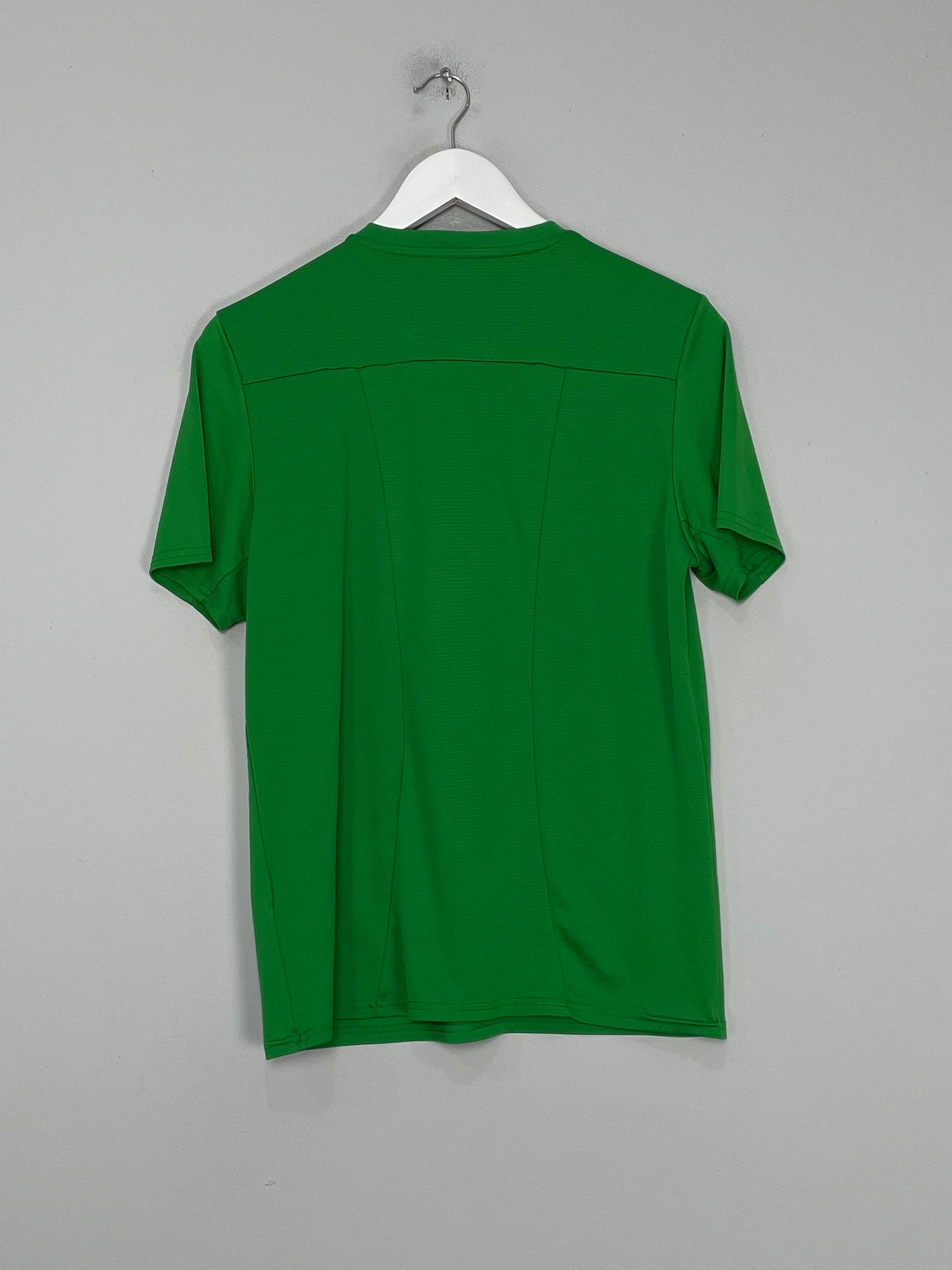 Shop 2016/17 CELTIC TRAINING SHIRT (M) NEW BALANCE, classic football shirts, vintage football shirts & retro soccer jerseys at Cult Kits