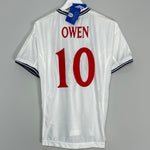 1999/00 ENGLAND OWEN #10 *SIGNED* BNWT HOME SHIRT (M) UMBRO