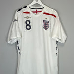 2007/09 England Frank Lampard #8 home shirt by Umbro, size XL, in very good condition with faint chest spot and slight badge fade.