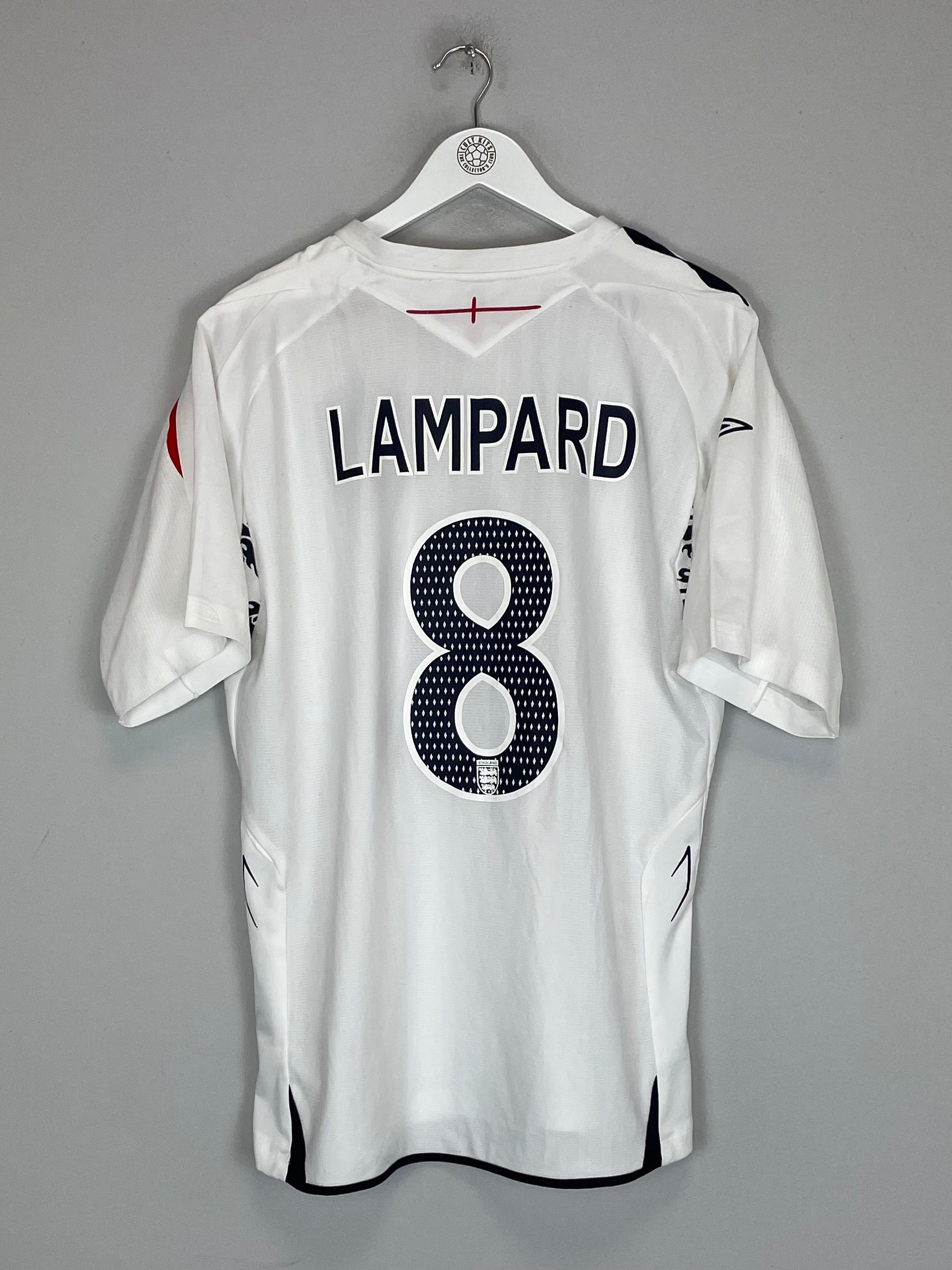 2007/09 England Frank Lampard #8 home shirt by Umbro, size XL, very good condition, faint spot and slight badge fade.