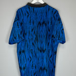Back view of 1992/93 Manchester United away shirt in blue, size XL by Umbro, featuring vibrant material and unique design.
