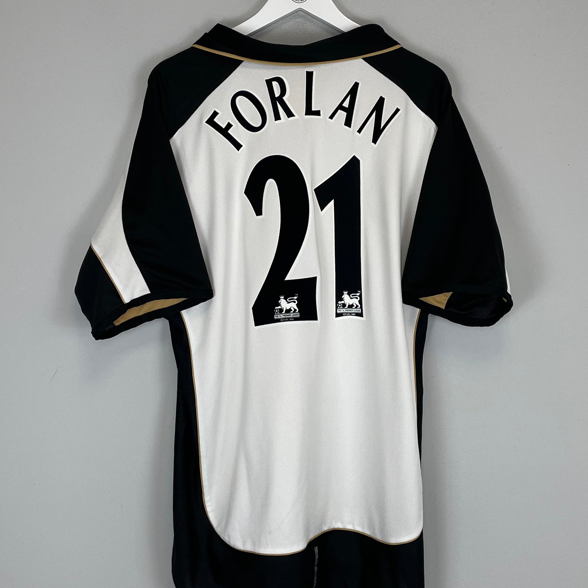 Shop 2001/02 MANCHESTER UNITED FORLAN #21 AWAY/THIRD *CENTENARY* SHIRT (XL) UMBRO, classic football shirts, vintage football shirts & retro soccer jerseys at Cult Kits