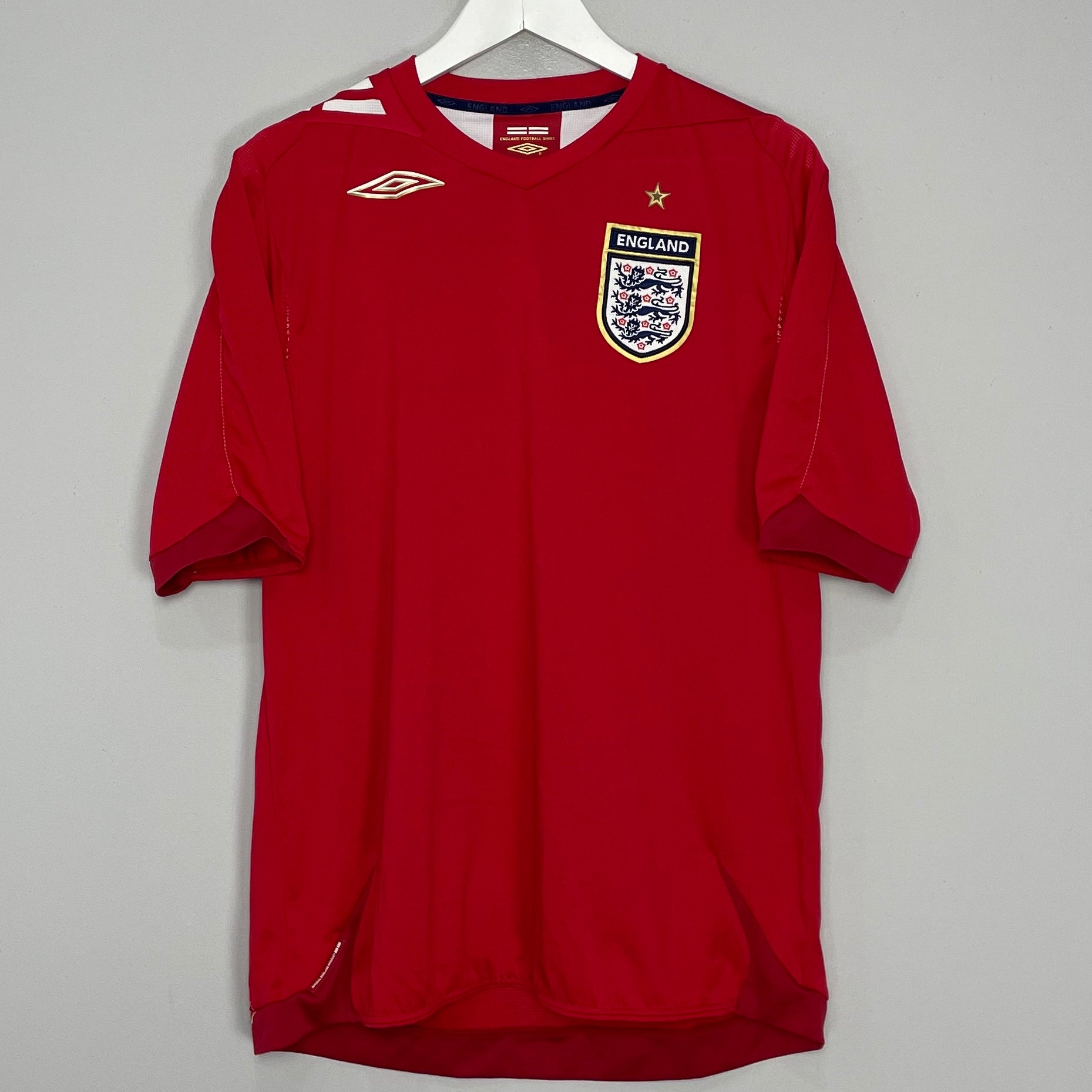 Shop 2006/08 ENGLAND AWAY SHIRT (L) UMBRO, classic football shirts, vintage football shirts & retro soccer jerseys at Cult Kits