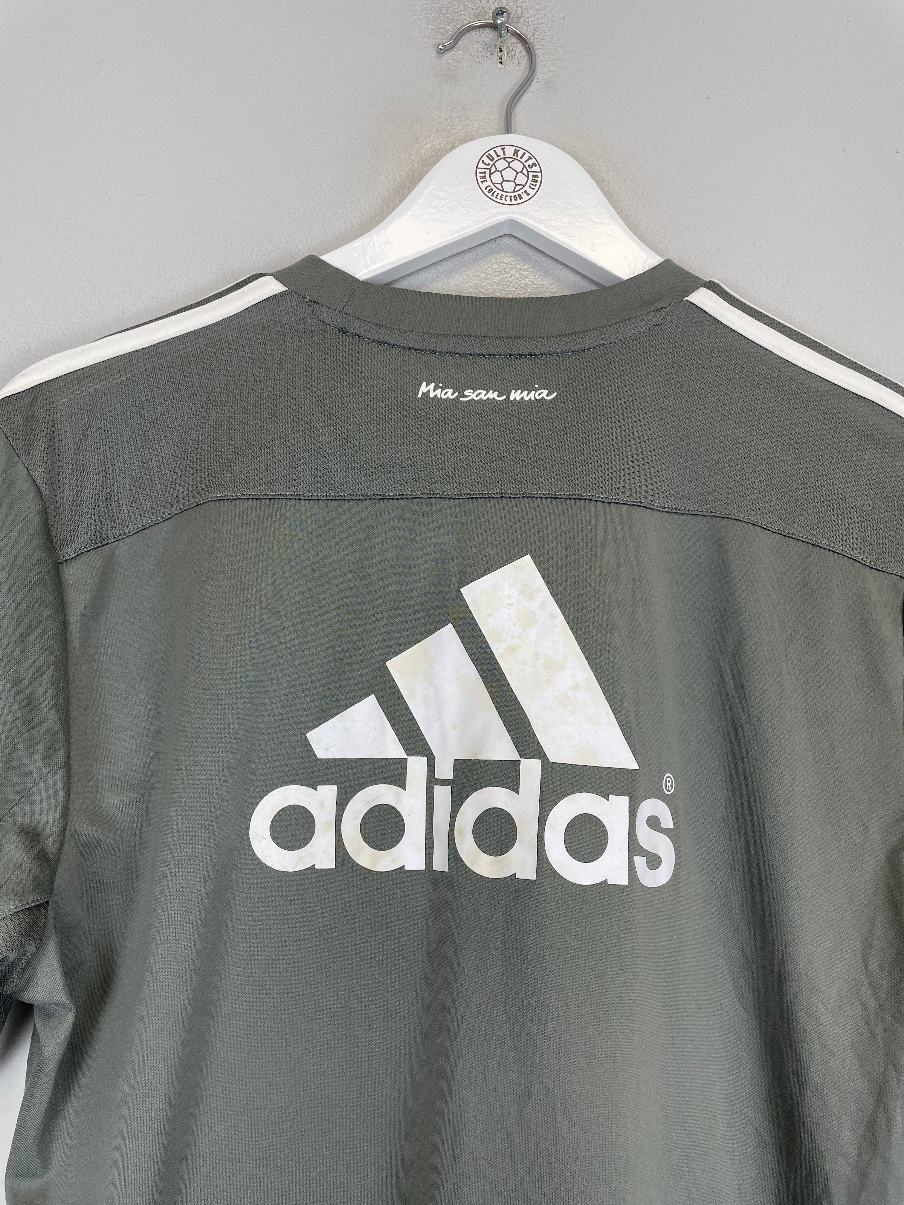 Shop 2015/16 BAYERN MUNICH TRAINING SHIRT (L) ADIDAS, classic football shirts, vintage football shirts & retro soccer jerseys at Cult Kits