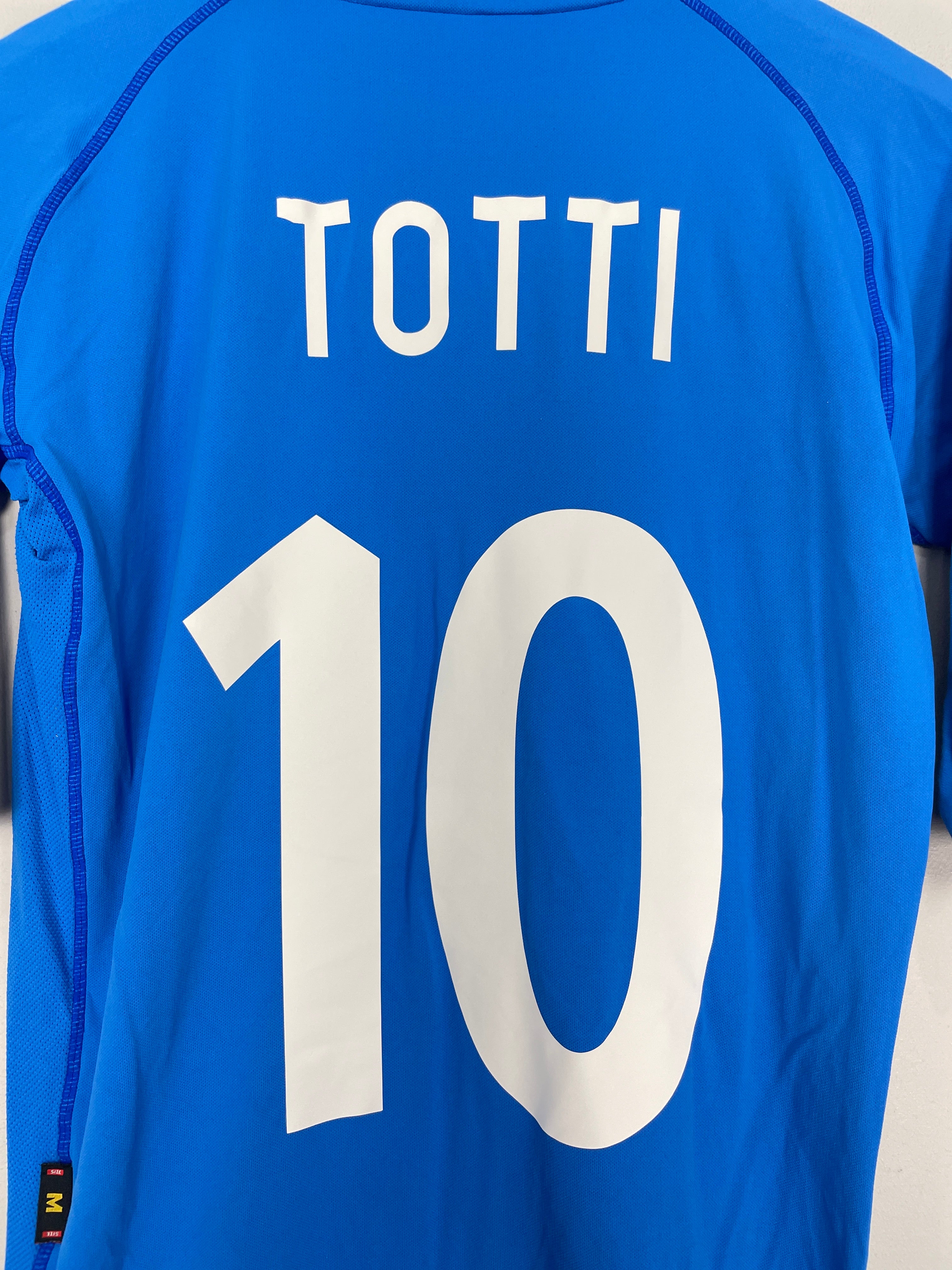 Shop 2002 ITALY TOTTI #10 HOME SHIRT (M) KAPPA, classic football shirts, vintage football shirts & retro soccer jerseys at Cult Kits