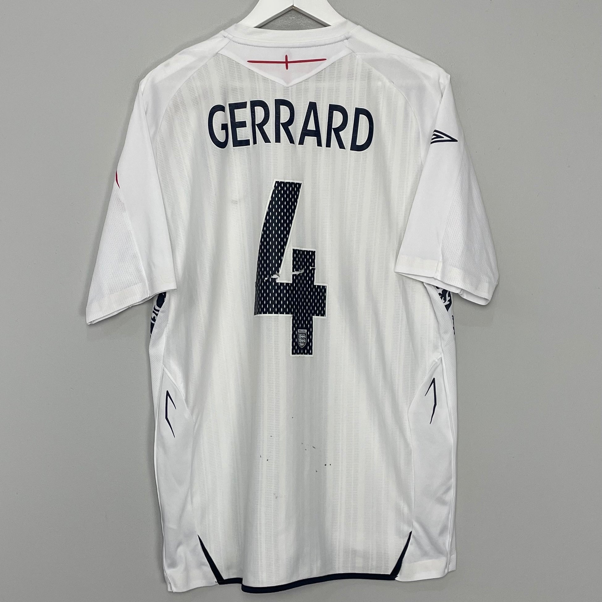 Shop 2007/09 ENGLAND GERRARD #4 HOME SHIRT (XL) UMBRO, classic football shirts, vintage football shirts & retro soccer jerseys at Cult Kits