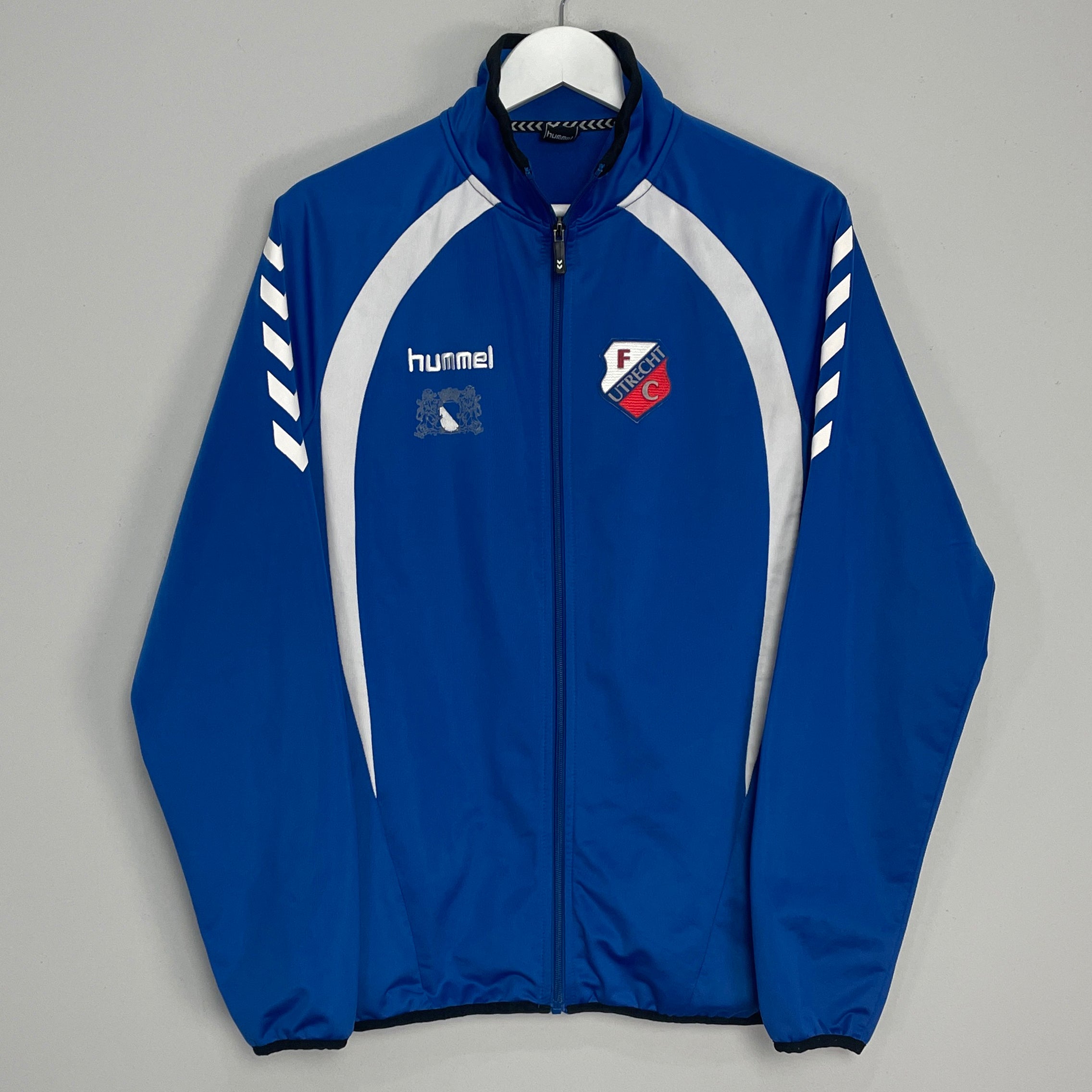 Shop 2015/17 FC UTRECHT TRACK JACKET (L) HUMMEL, classic football shirts, vintage football shirts & retro soccer jerseys at Cult Kits