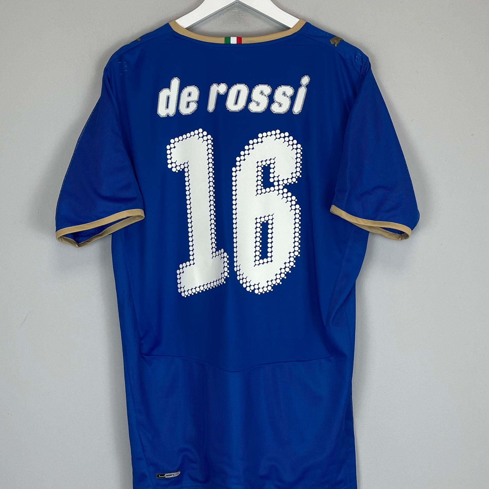 Shop 2007/08 ITALY DE ROSSI #16 HOME SHIRT (XL) PUMA, classic football shirts, vintage football shirts & retro soccer jerseys at Cult Kits