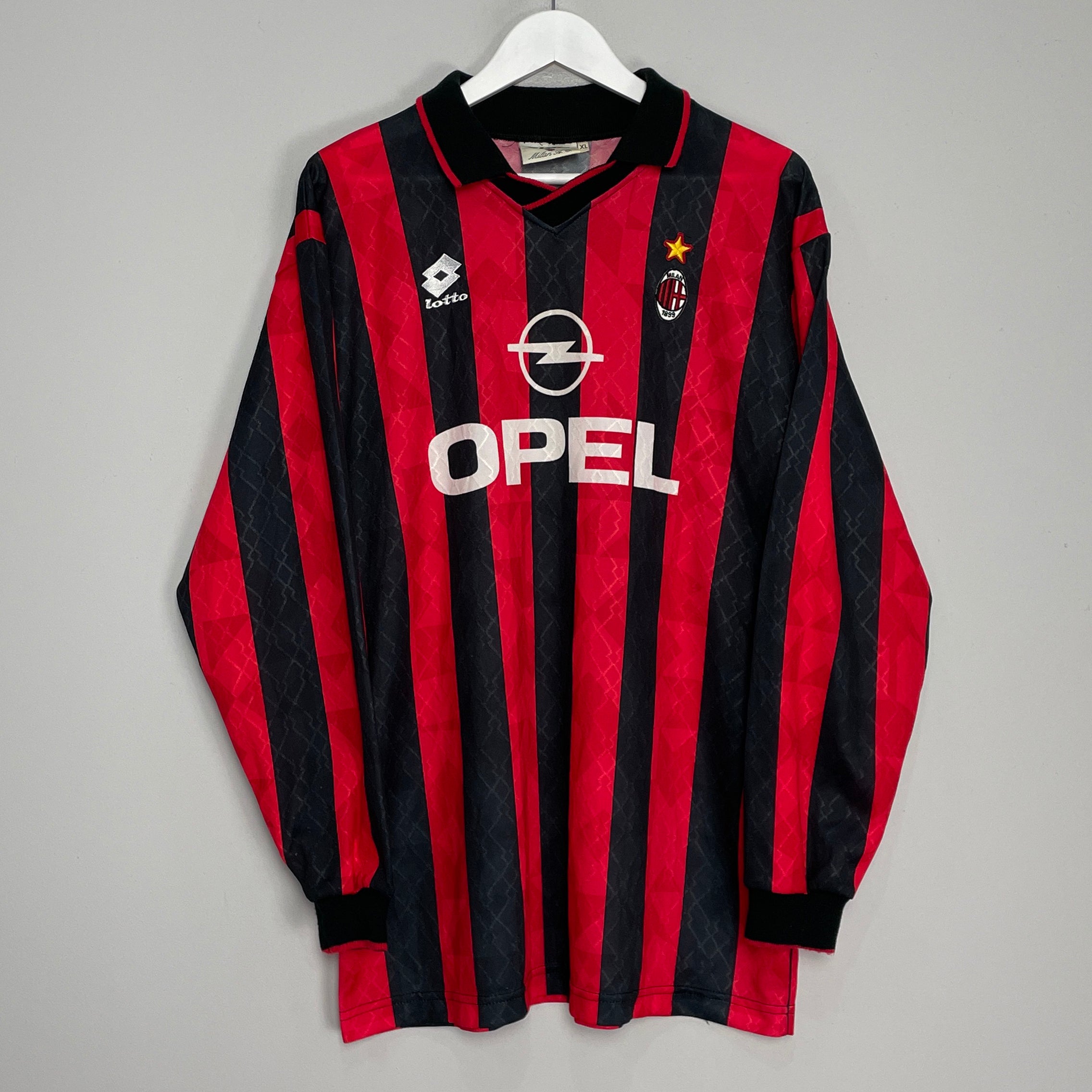 Shop 1995/96 AC MILAN L/S HOME SHIRT (XL) LOTTO, classic football shirts, vintage football shirts & retro soccer jerseys at Cult Kits