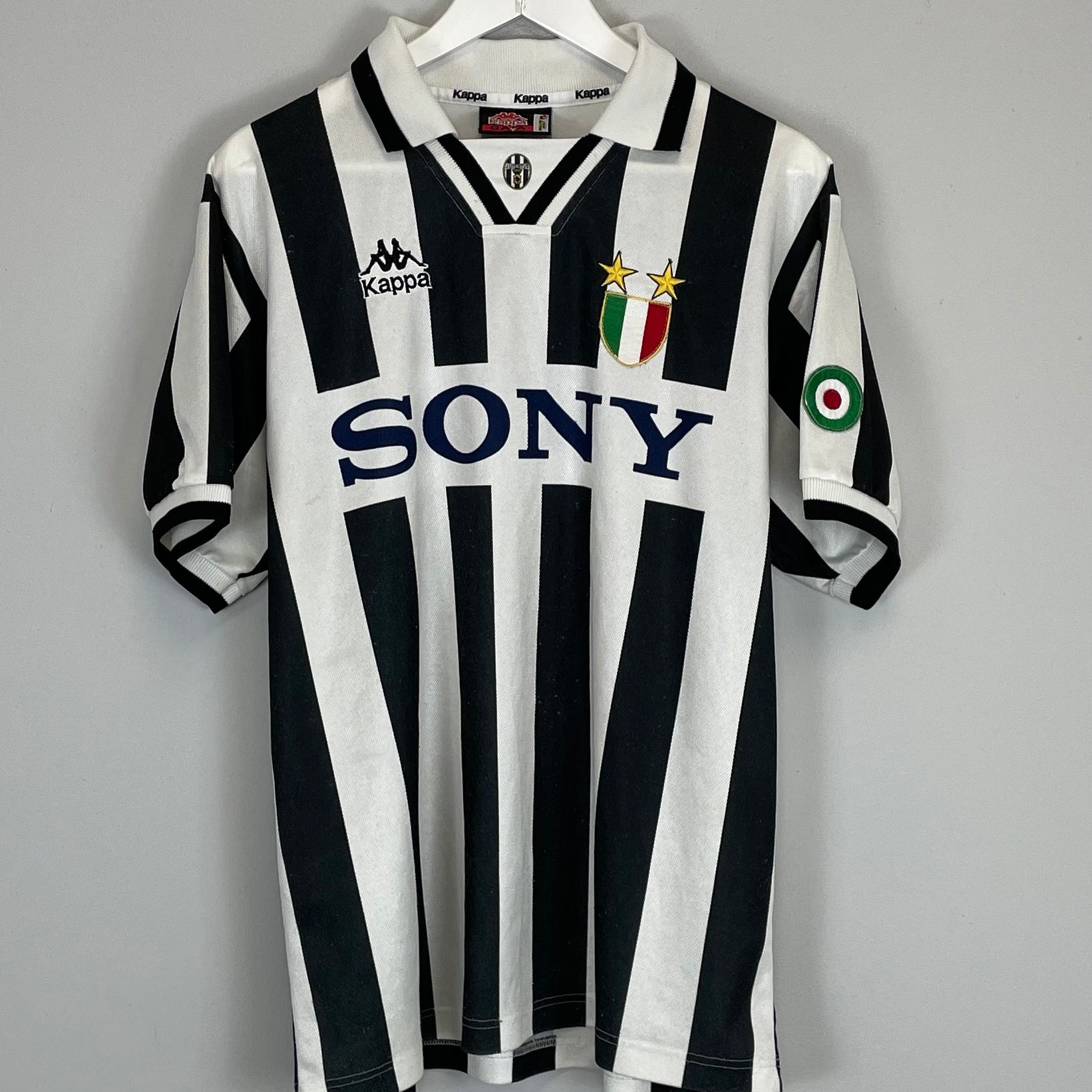 Shop 1995/97 JUVENTUS HOME SHIRT (L) KAPPA, classic football shirts, vintage football shirts & retro soccer jerseys at Cult Kits